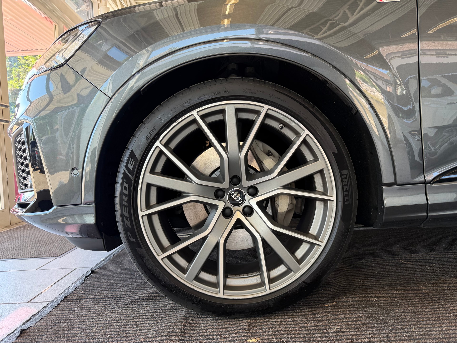 AUDI Q7 55 TFSI S Line quattro | CH | NP: 150K | Alle Service | AHK | Pano | Standhei. | Matrix | 22" | 7 Sitzer |-image-8