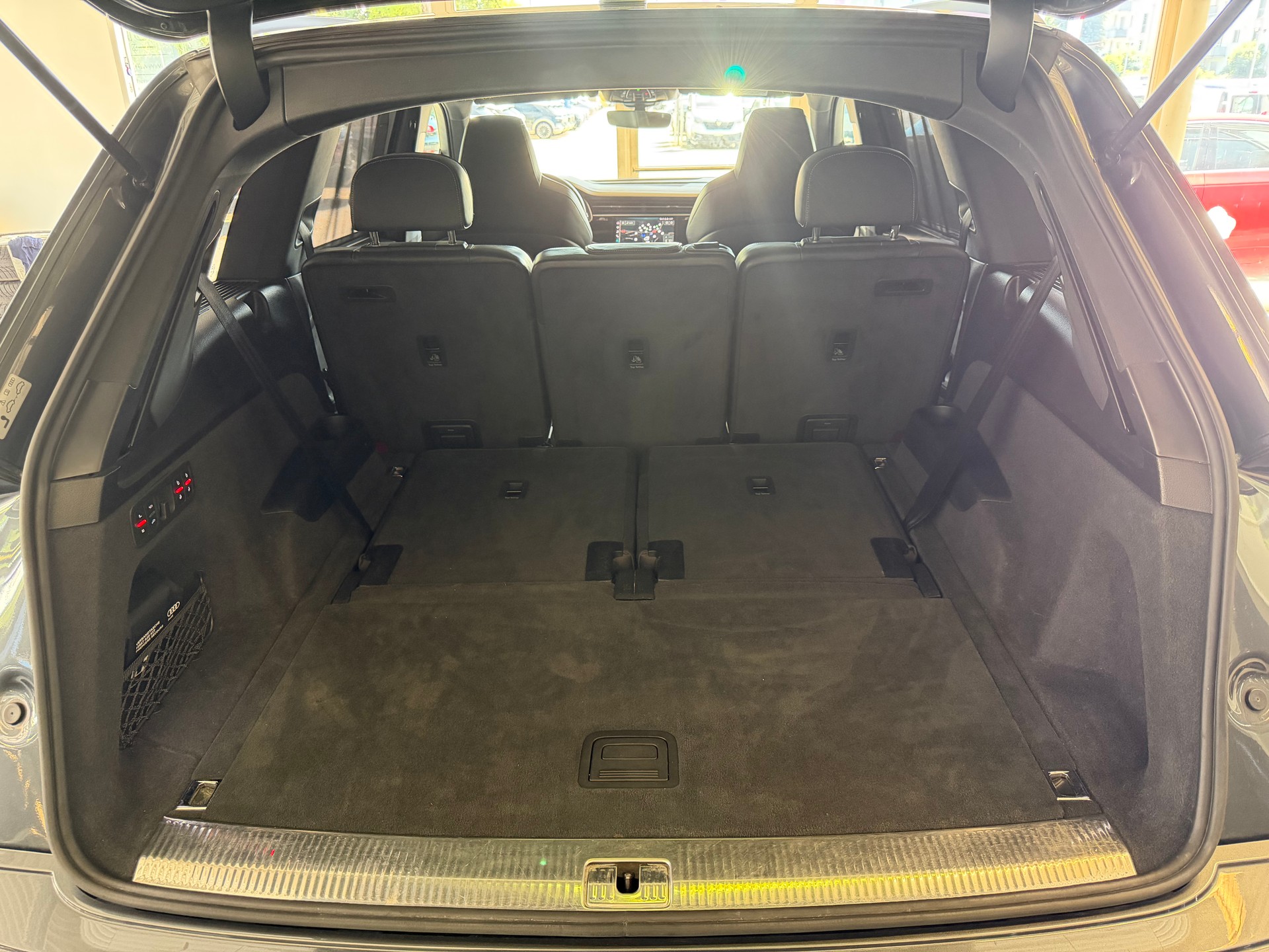 AUDI Q7 55 TFSI S Line quattro | CH | NP: 150K | Alle Service | AHK | Pano | Standhei. | Matrix | 22" | 7 Sitzer |-image-30