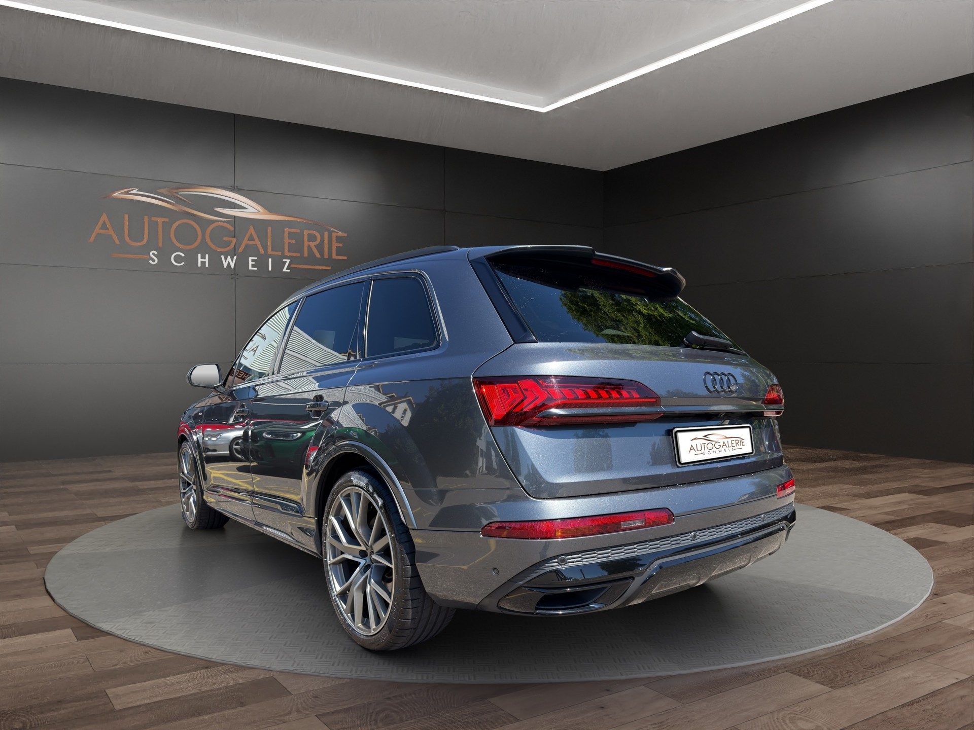 AUDI Q7 55 TFSI S Line quattro | CH | NP: 150K | Alle Service | AHK | Pano | Standhei. | Matrix | 22" | 7 Sitzer |-showroom-element-2