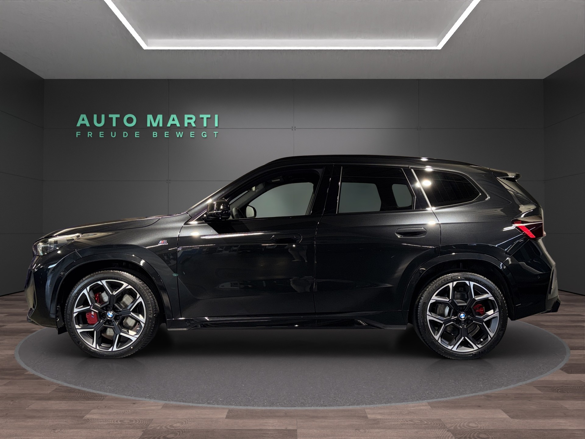 BMW X1 M35i-showroom-element-1