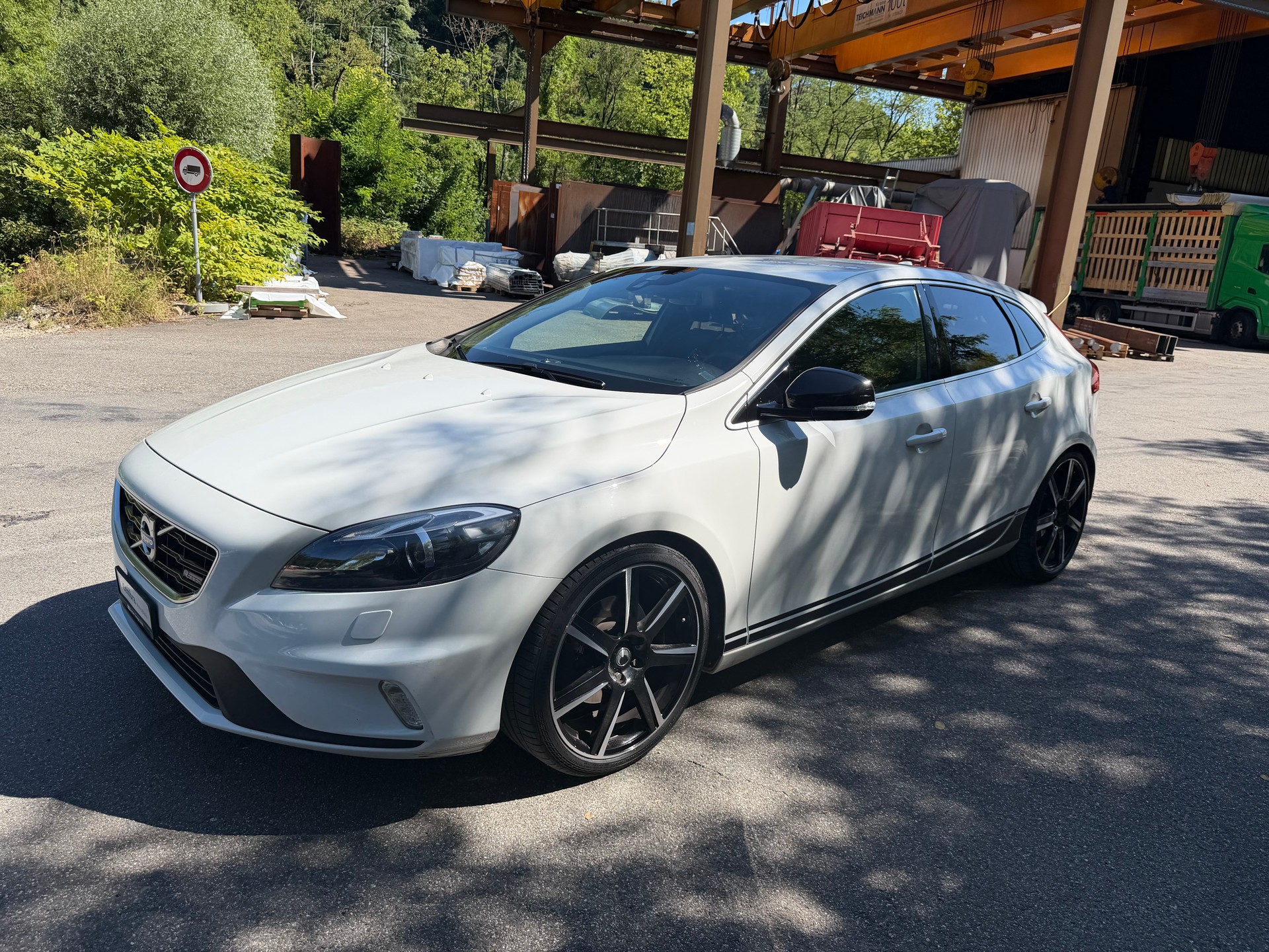 VOLVO V40 T2 Sport200-image-2