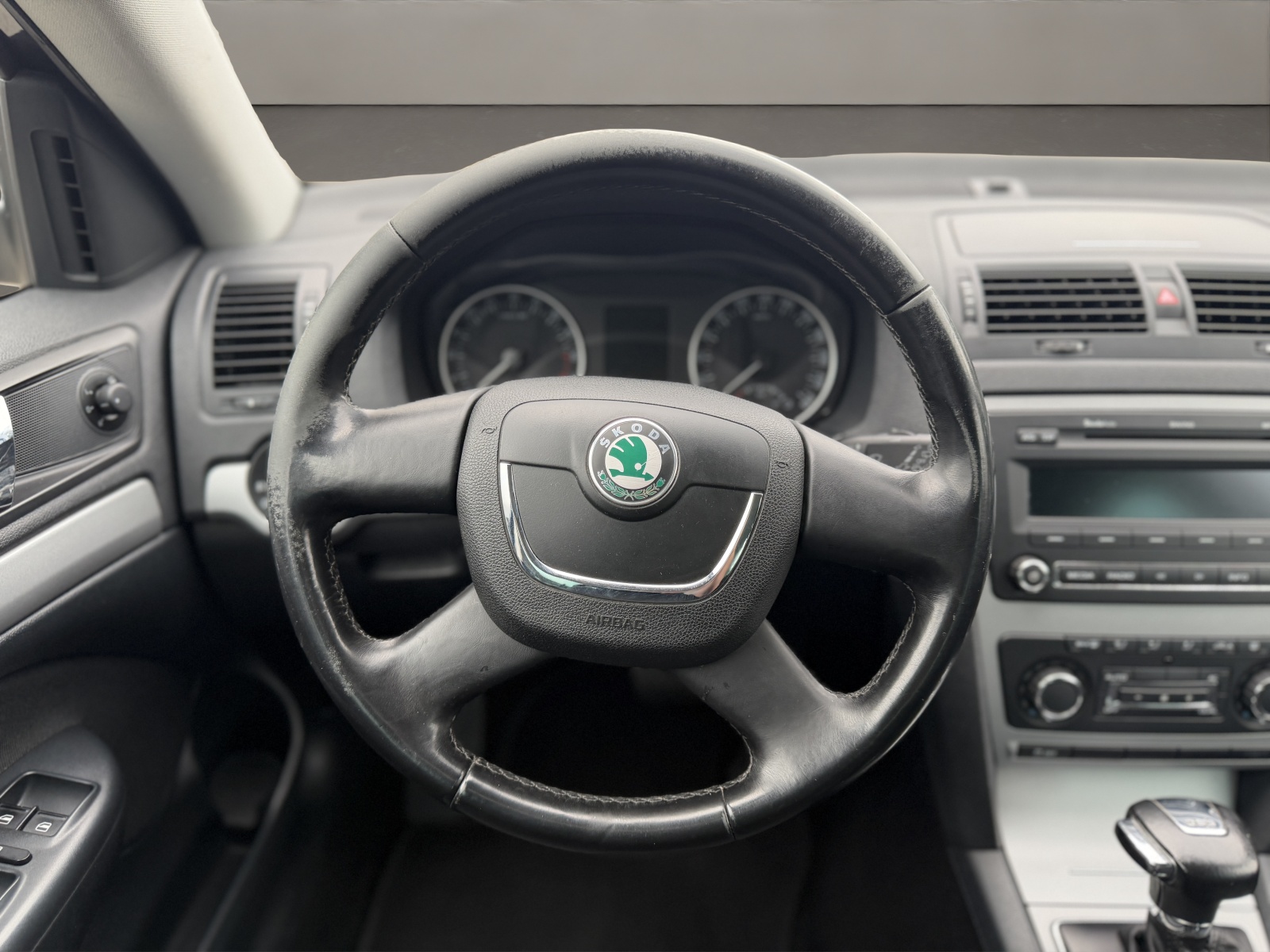 SKODA Octavia Combi 1.6 TDI Ambition DSG-image-10
