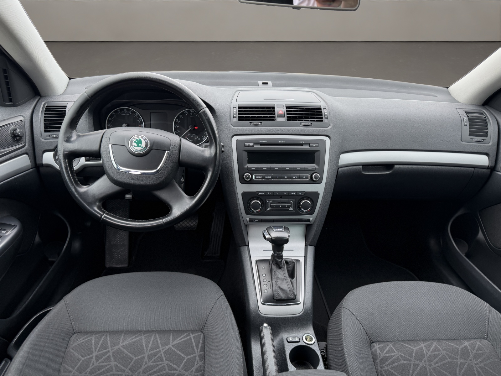 SKODA Octavia Combi 1.6 TDI Ambition DSG-image-9
