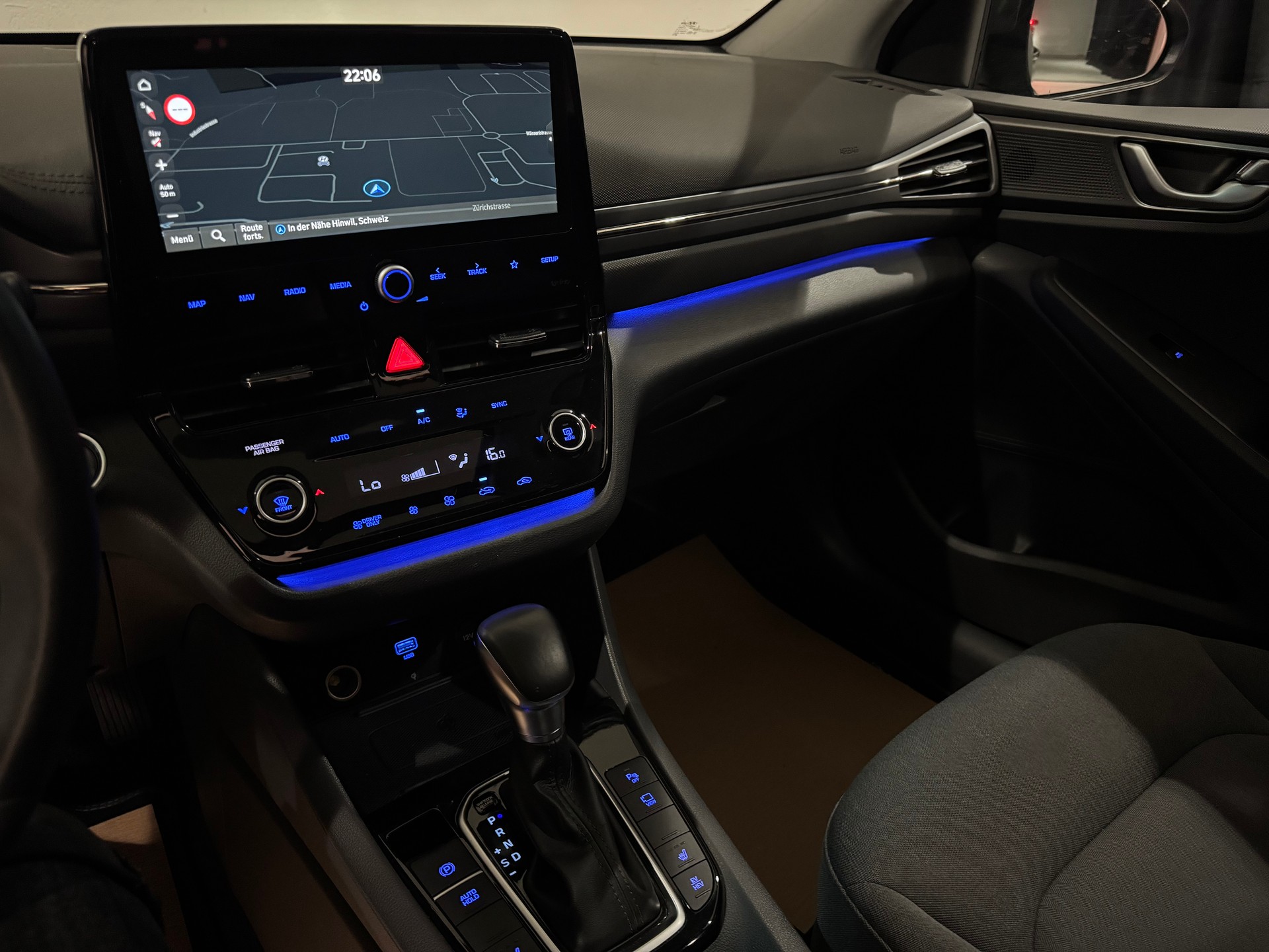 HYUNDAI Ioniq 1.6 GDi HEV Amplia DCT | 1.Hand |-image-17