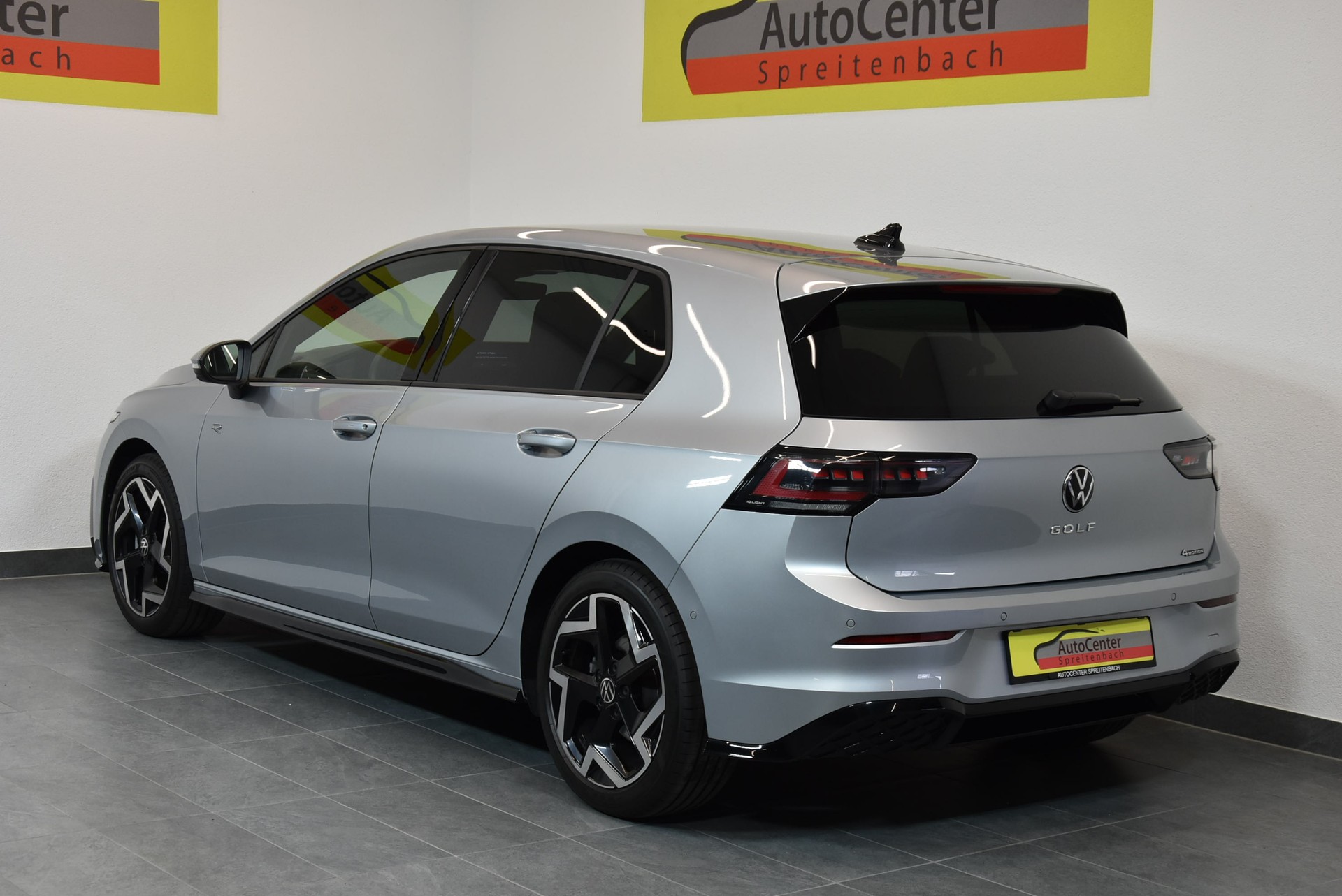 VW Golf 2.0 TSI R-Line DSG 4 Motion-image-14
