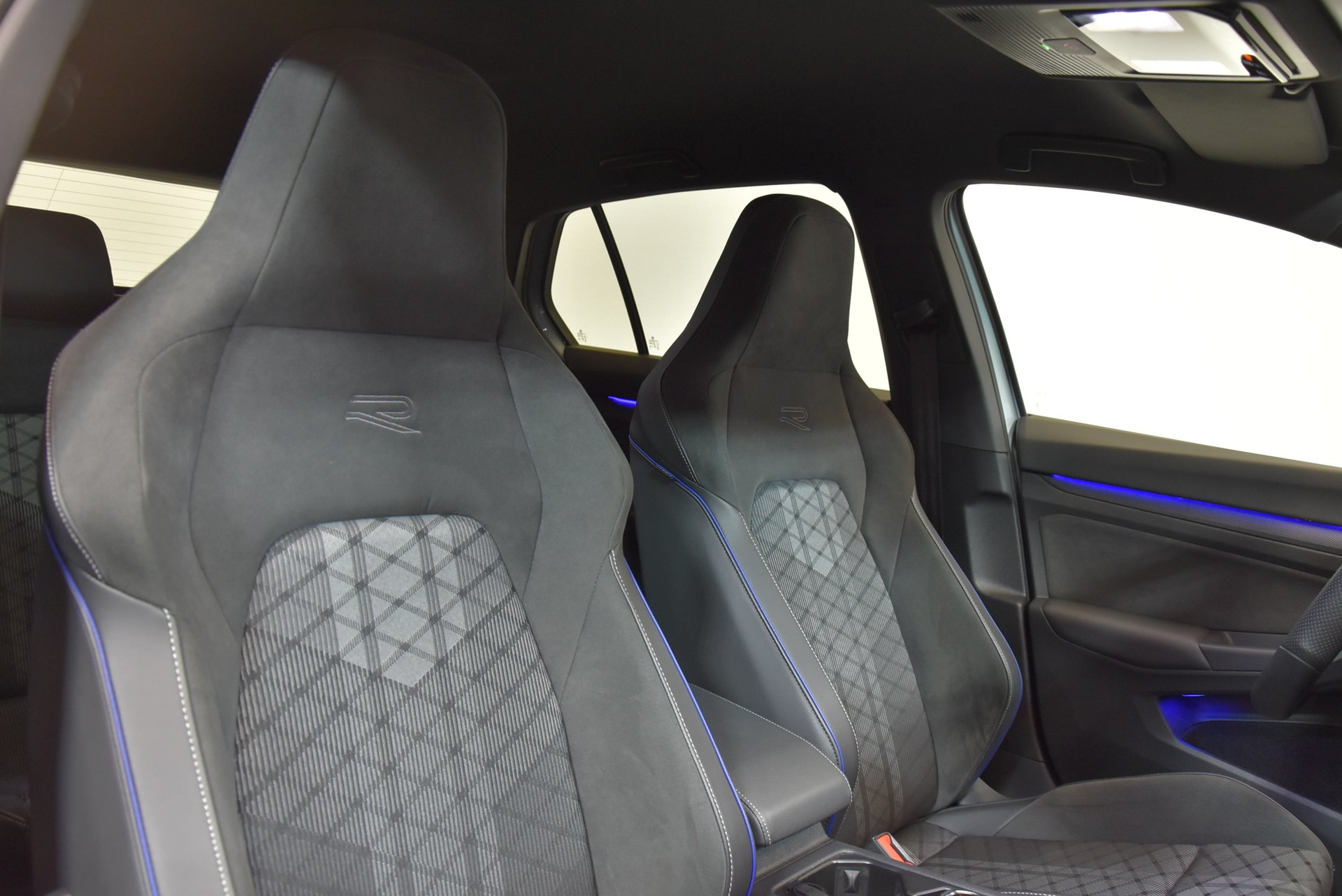 VW Golf 2.0 TSI R-Line DSG 4 Motion-image-6