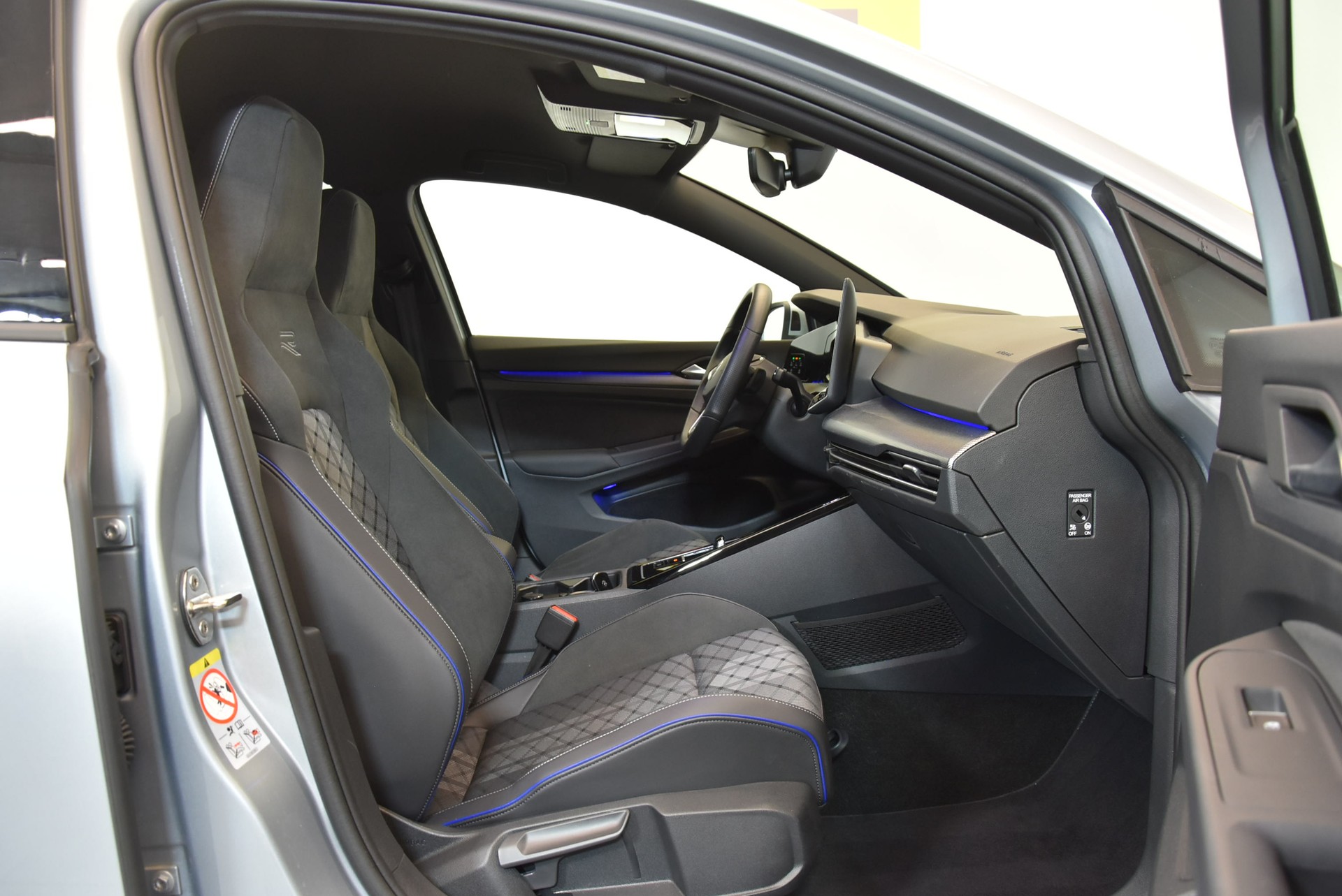 VW Golf 2.0 TSI R-Line DSG 4 Motion-image-3
