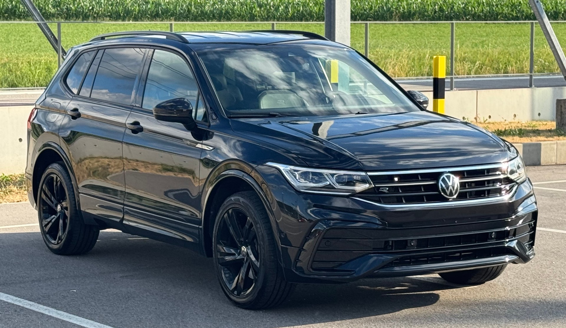 VW Tiguan Allspace 2.0 TDI SCR R-Line 4Motion DSG-image-1