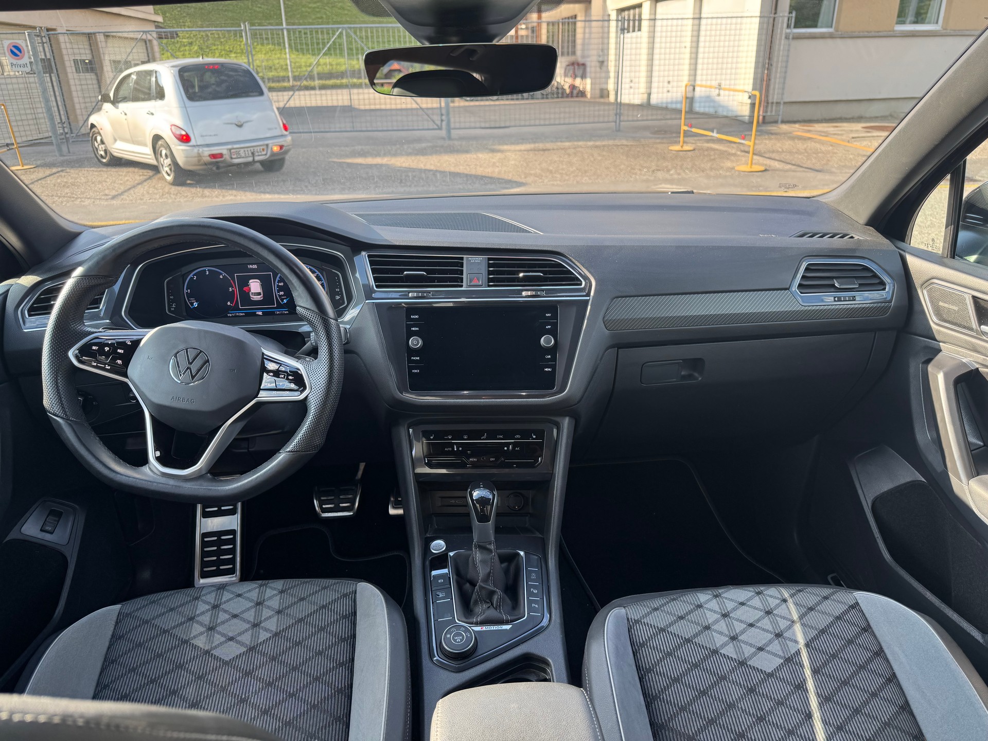 VW Tiguan Allspace 2.0 TDI SCR R-Line 4Motion DSG-image-8