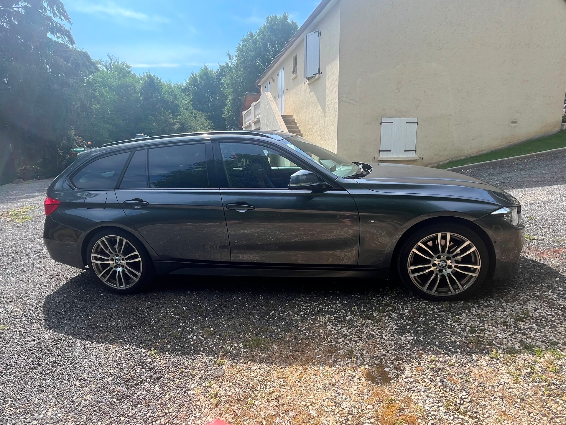 BMW 330i Touring xDrive M sport-image-2