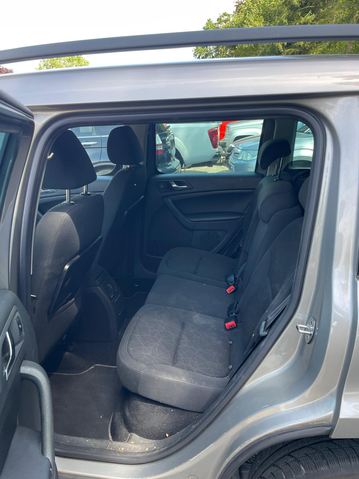 SKODA Yeti 1.4 TSI Family-image-8