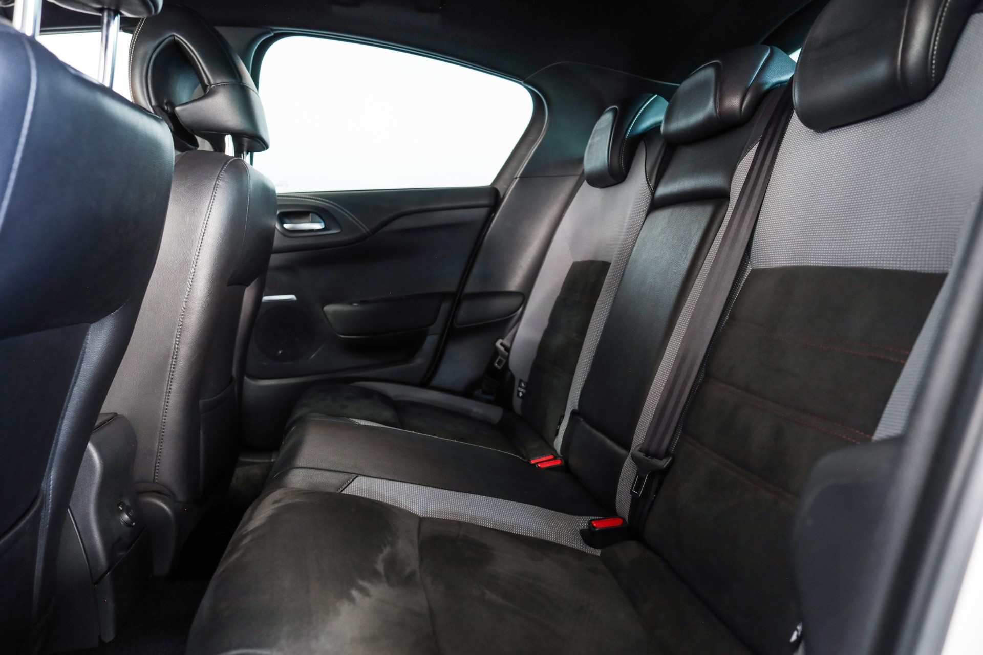 DS AUTOMOBILES DS 4 1.6 THP Performance Line Automatic-image-21