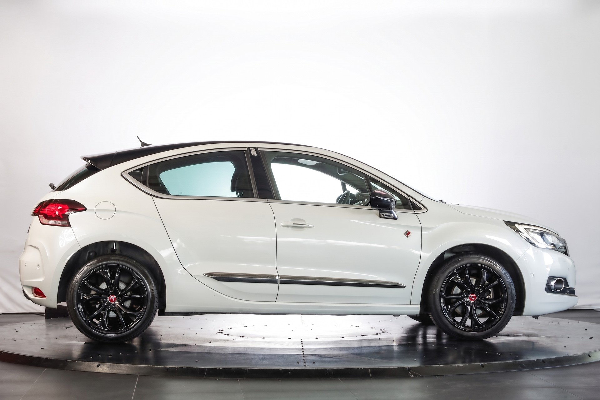 DS AUTOMOBILES DS 4 1.6 THP Performance Line Automatic-image-4