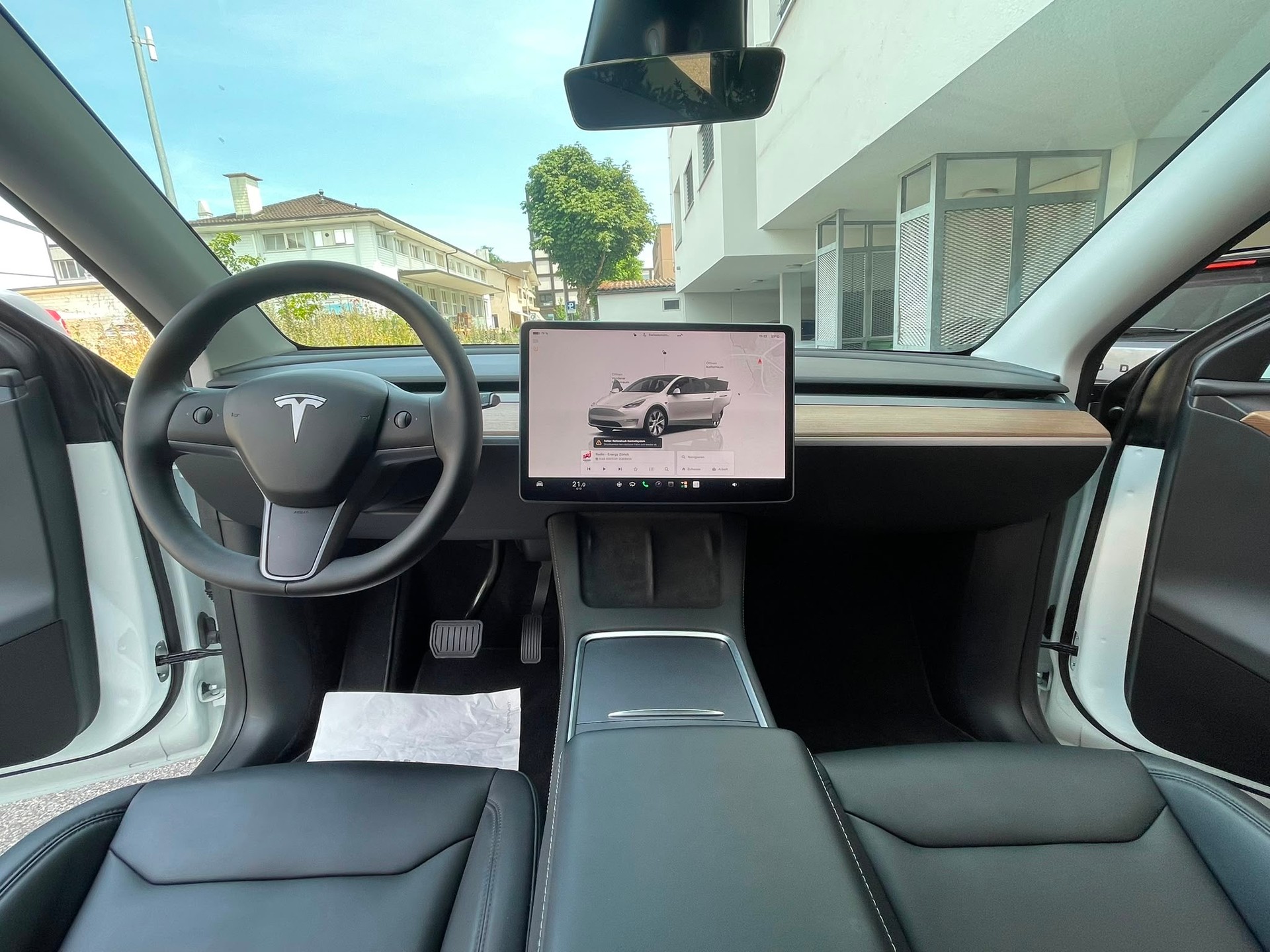 TESLA Model Y Long Range 533 km (WLTP) 514PS SOH 95% Made in Berlin CH-Auto mit Werksgarantie-image-11