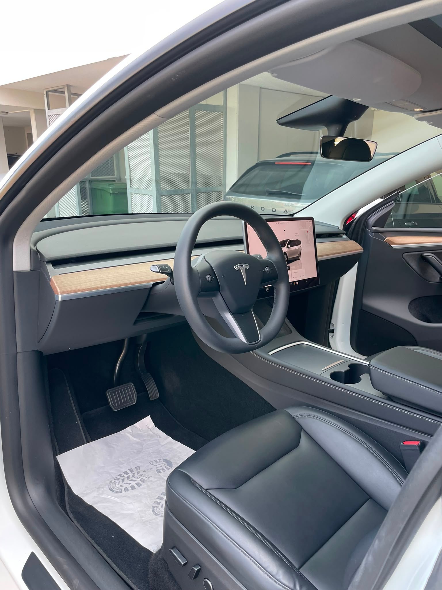 TESLA Model Y Long Range 533 km (WLTP) 514PS SOH 95% Made in Berlin CH-Auto mit Werksgarantie-image-12