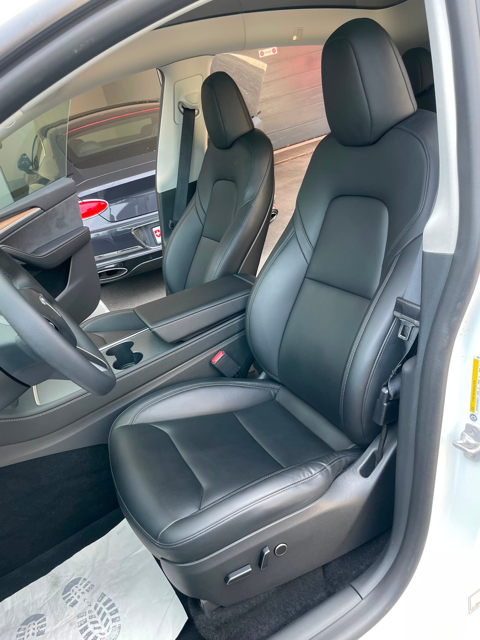 TESLA Model Y Long Range 533 km (WLTP) 514PS SOH 95% Made in Berlin CH-Auto mit Werksgarantie-image-13