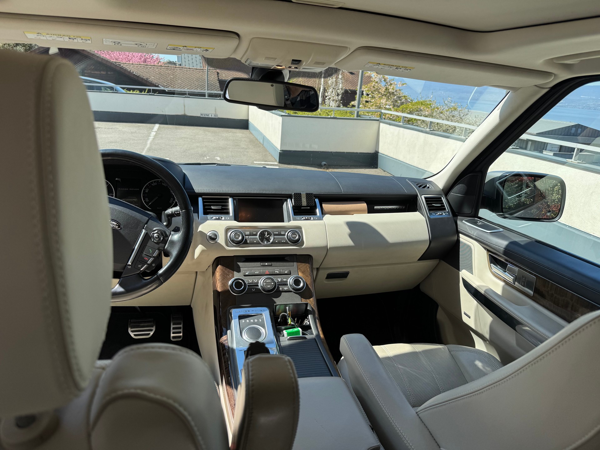 LAND ROVER 3.0 SDV6 HSE-image-2