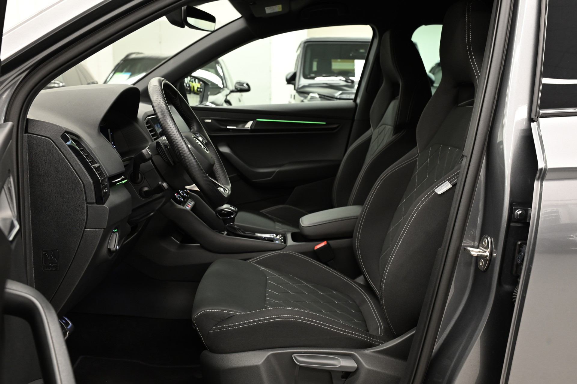 SKODA Karoq 2.0 TSI SportLine 4x4 DSG-image-10
