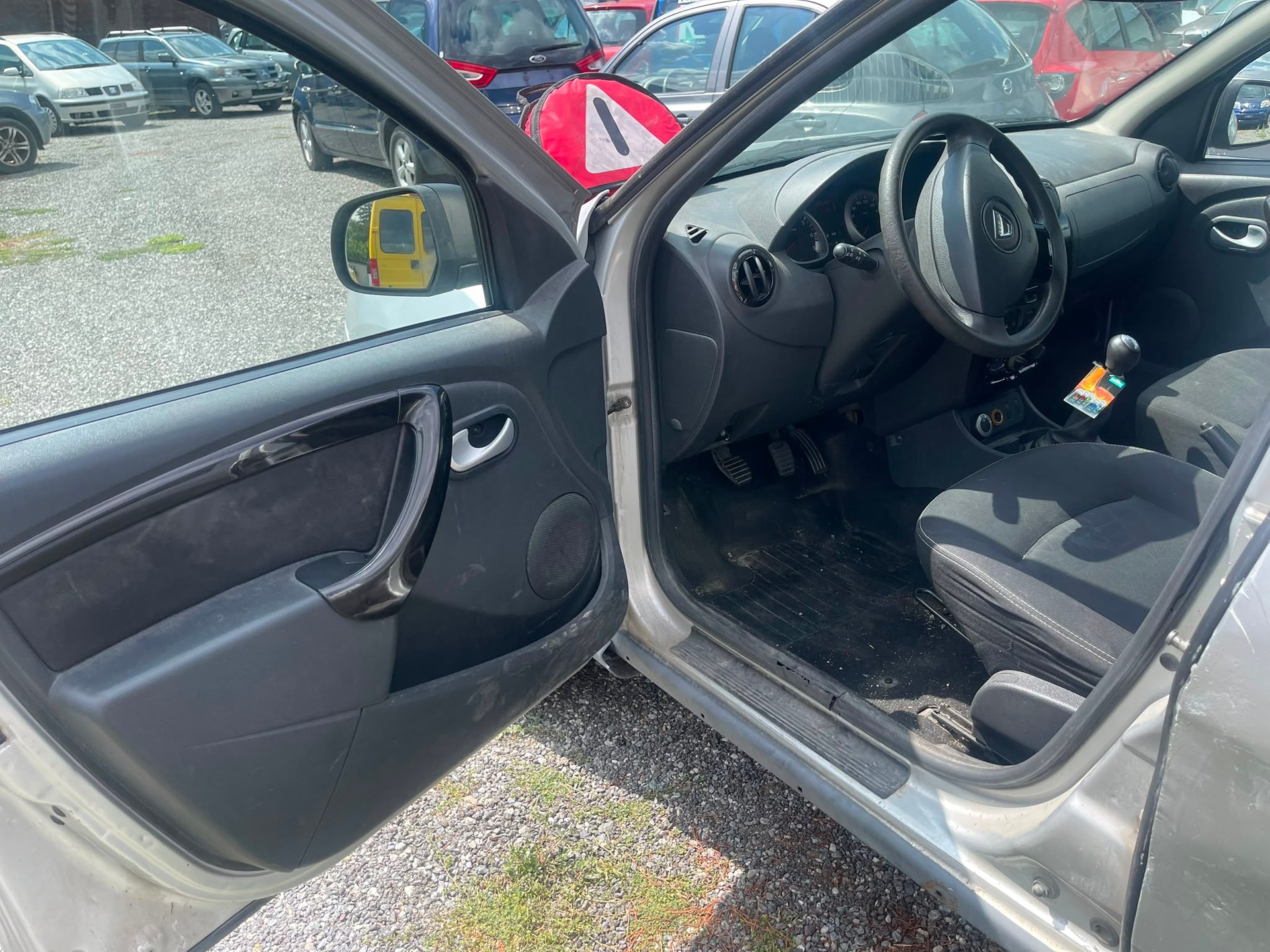DACIA Duster 1.6 Lauréate 4x4-image-8