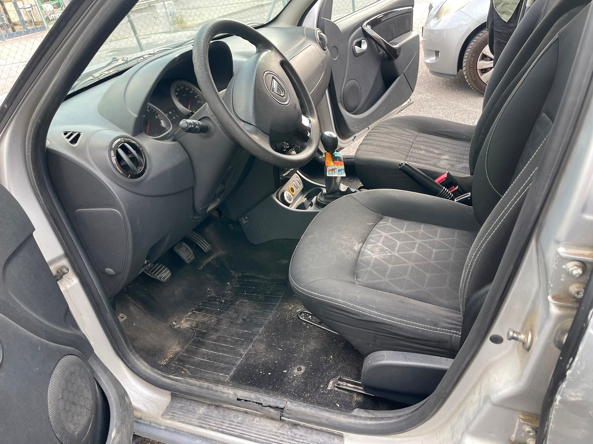 DACIA Duster 1.6 Lauréate 4x4-image-2