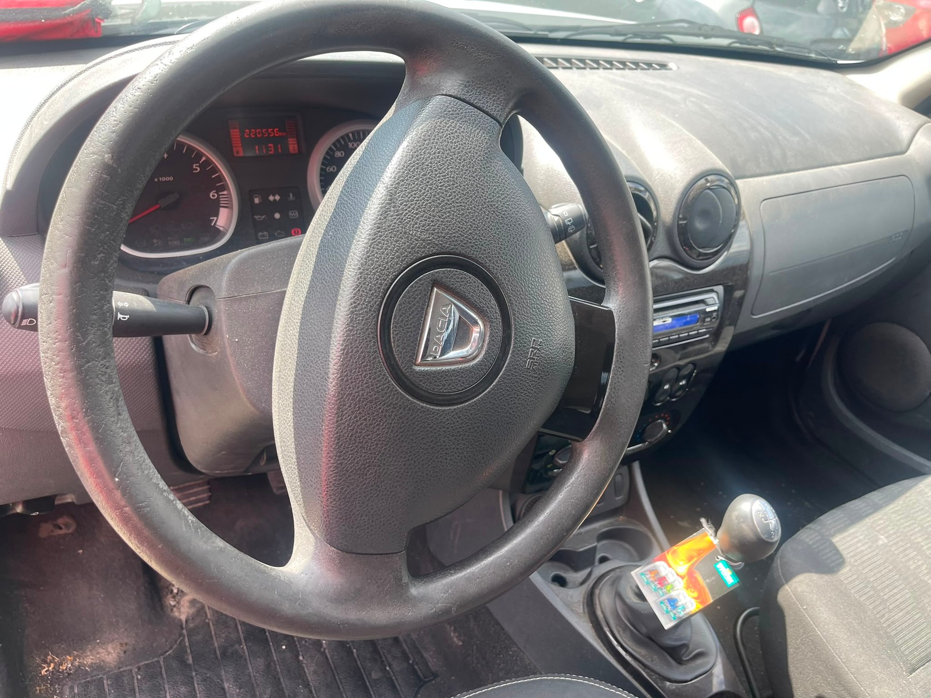 DACIA Duster 1.6 Lauréate 4x4-image-9