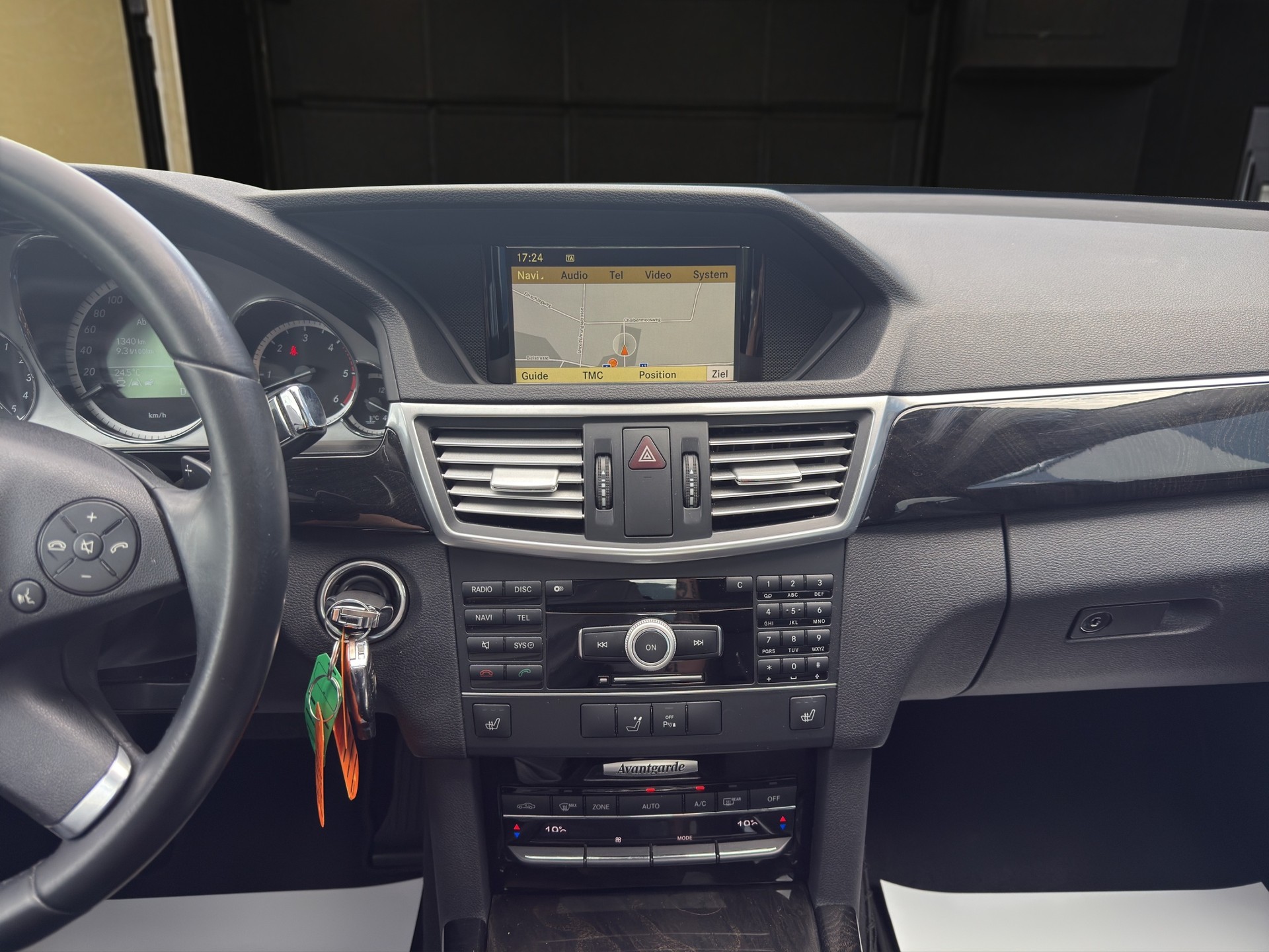 MERCEDES-BENZ E 300 CDI BlueEfficiency Avantgarde 7G-Tronic-image-15