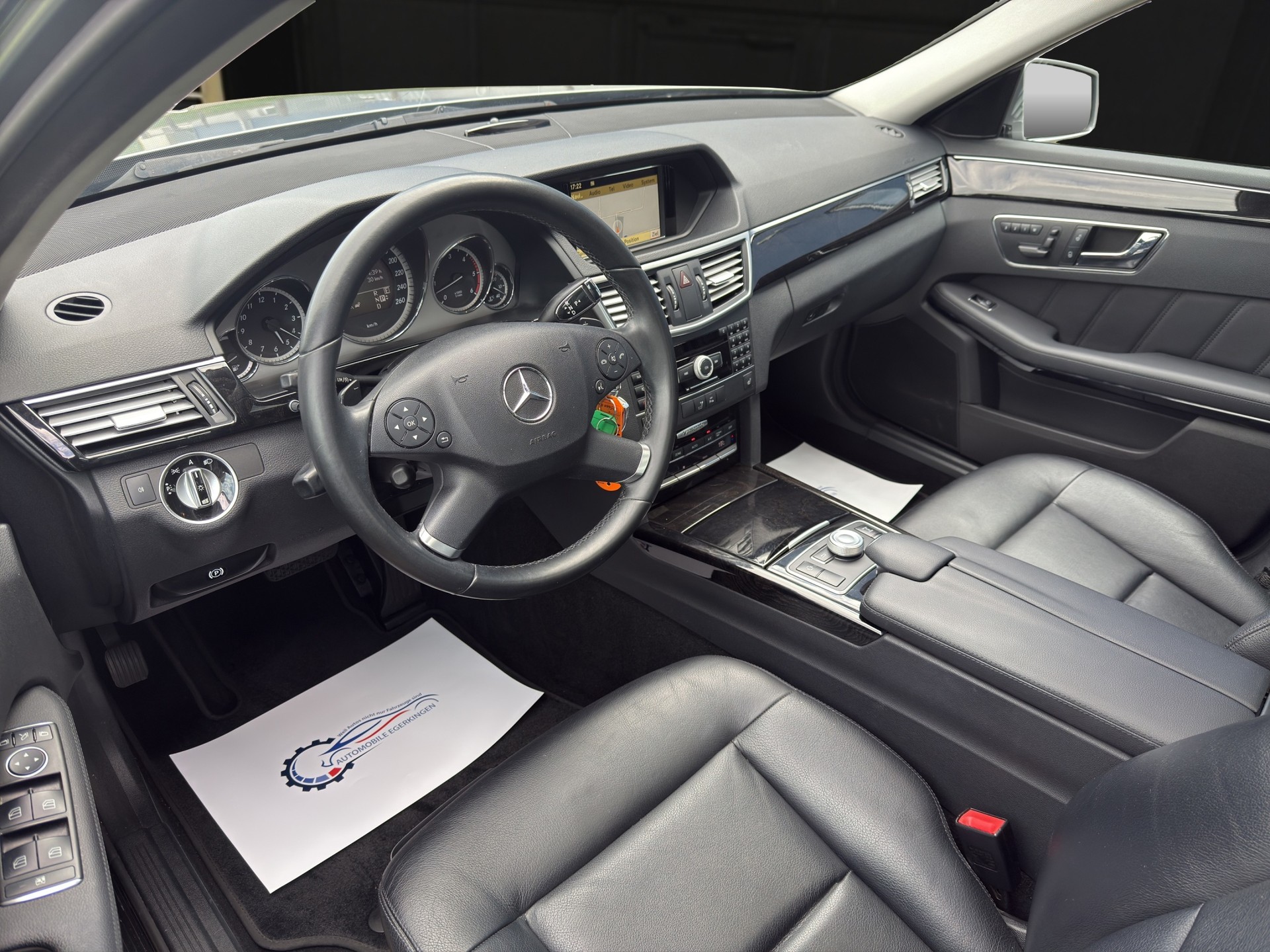 MERCEDES-BENZ E 300 CDI BlueEfficiency Avantgarde 7G-Tronic-image-8