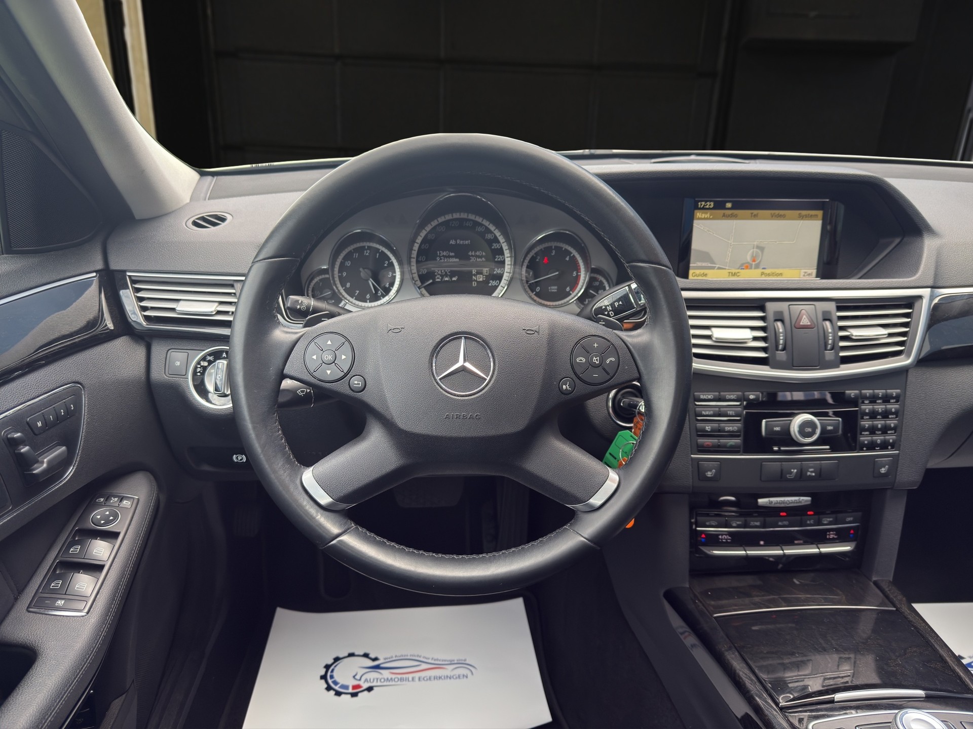 MERCEDES-BENZ E 300 CDI BlueEfficiency Avantgarde 7G-Tronic-image-12
