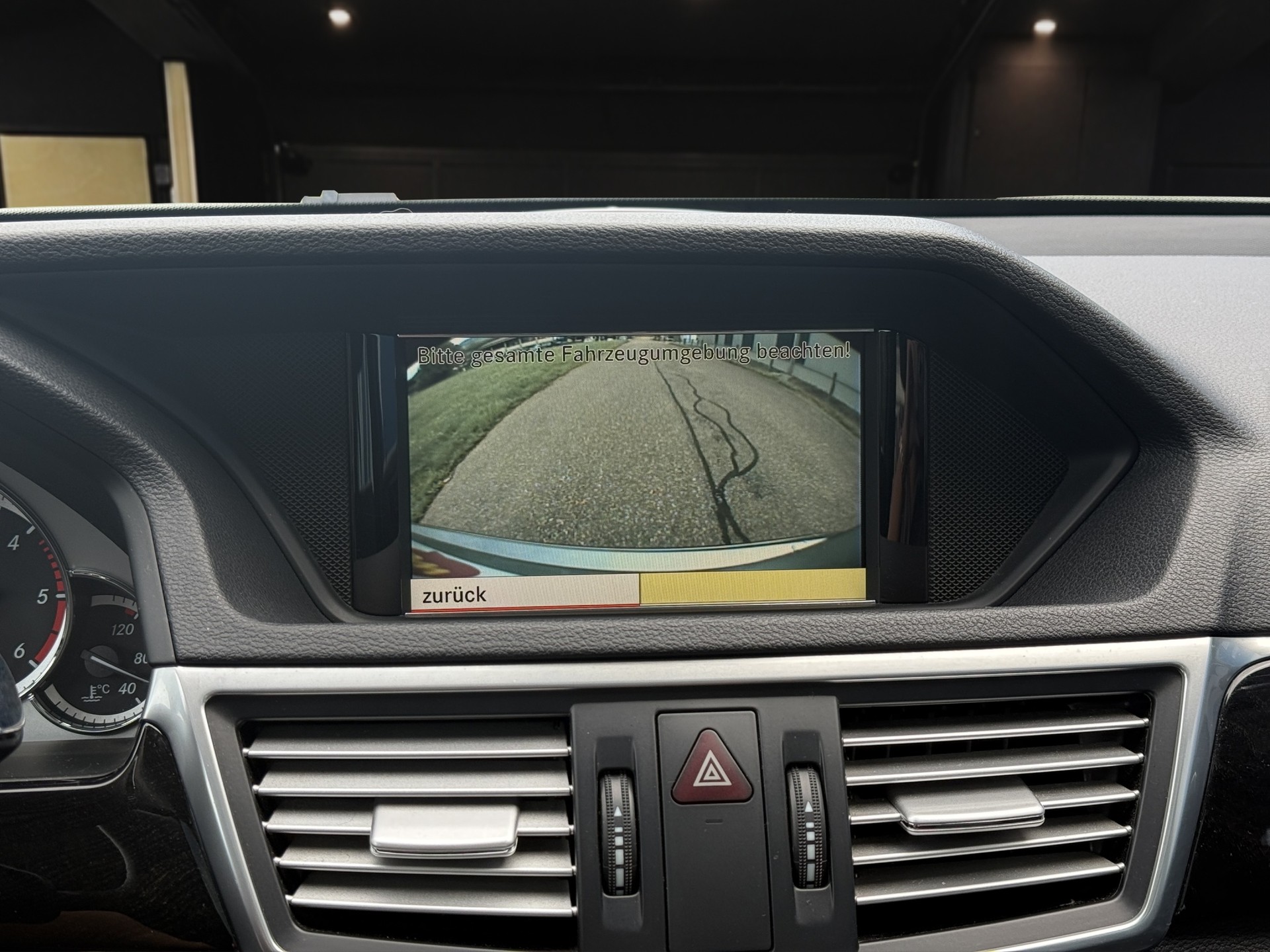 MERCEDES-BENZ E 300 CDI BlueEfficiency Avantgarde 7G-Tronic-image-16