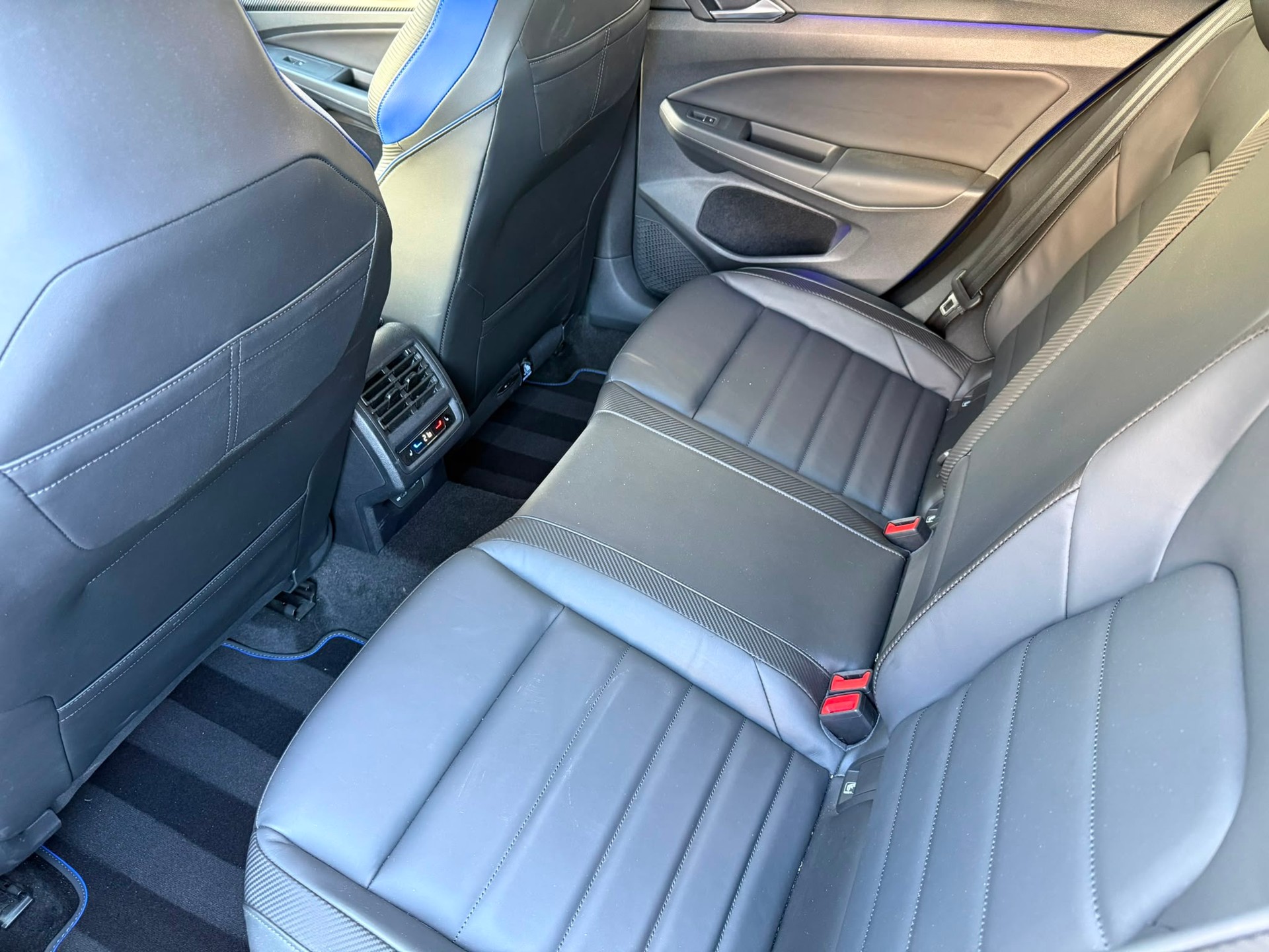 VW Golf 2.0 TSI R DSG 4Motion R 20 Years-image-12
