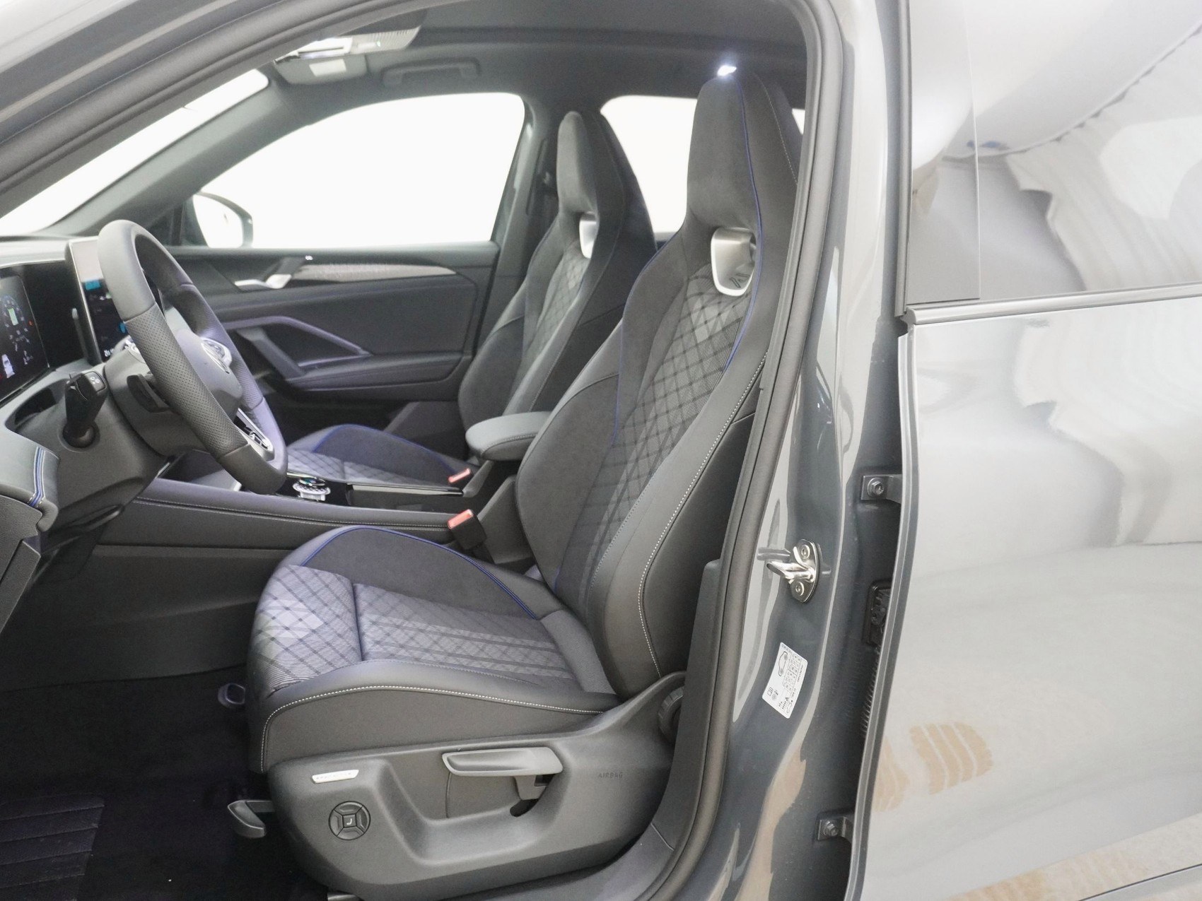 VW Tiguan 2.0 TSI R-Line 4motion-image-12