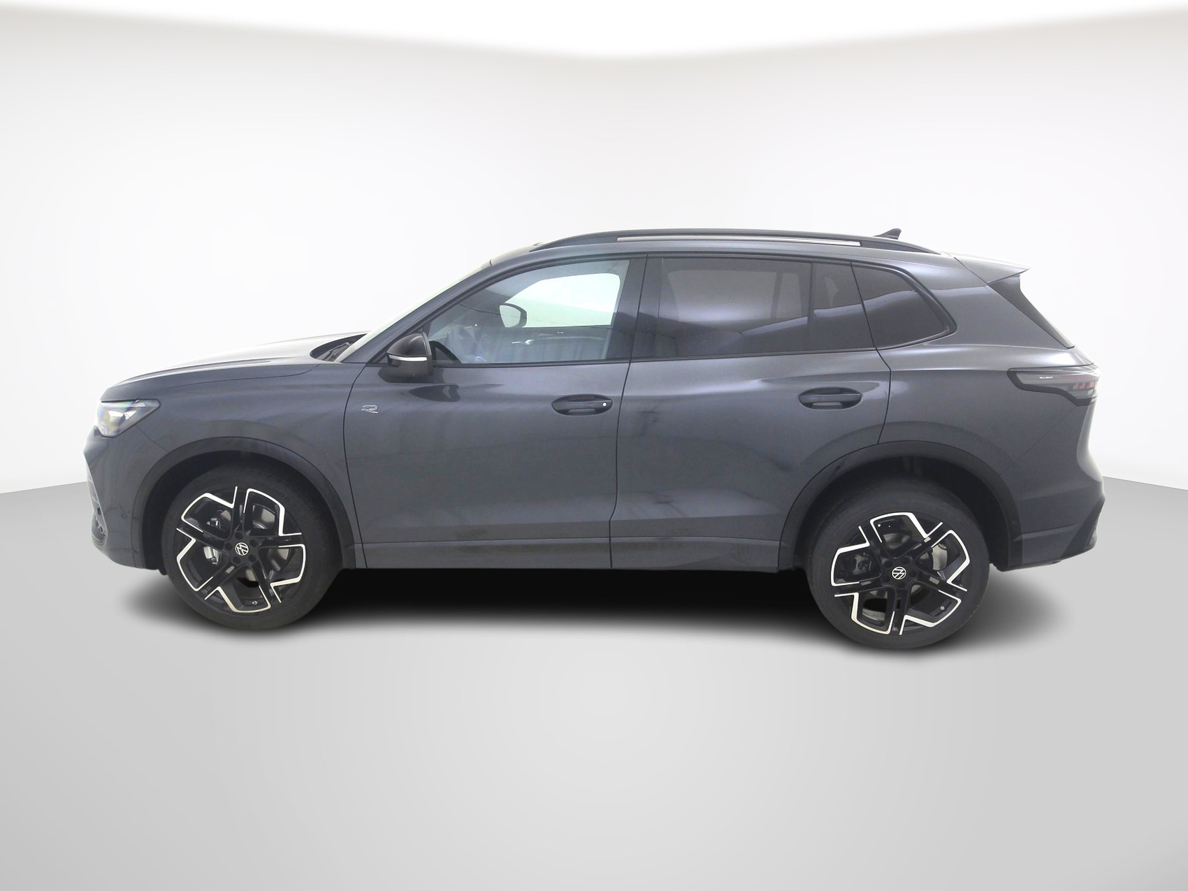 VW Tiguan 2.0 TSI R-Line 4motion-image-1