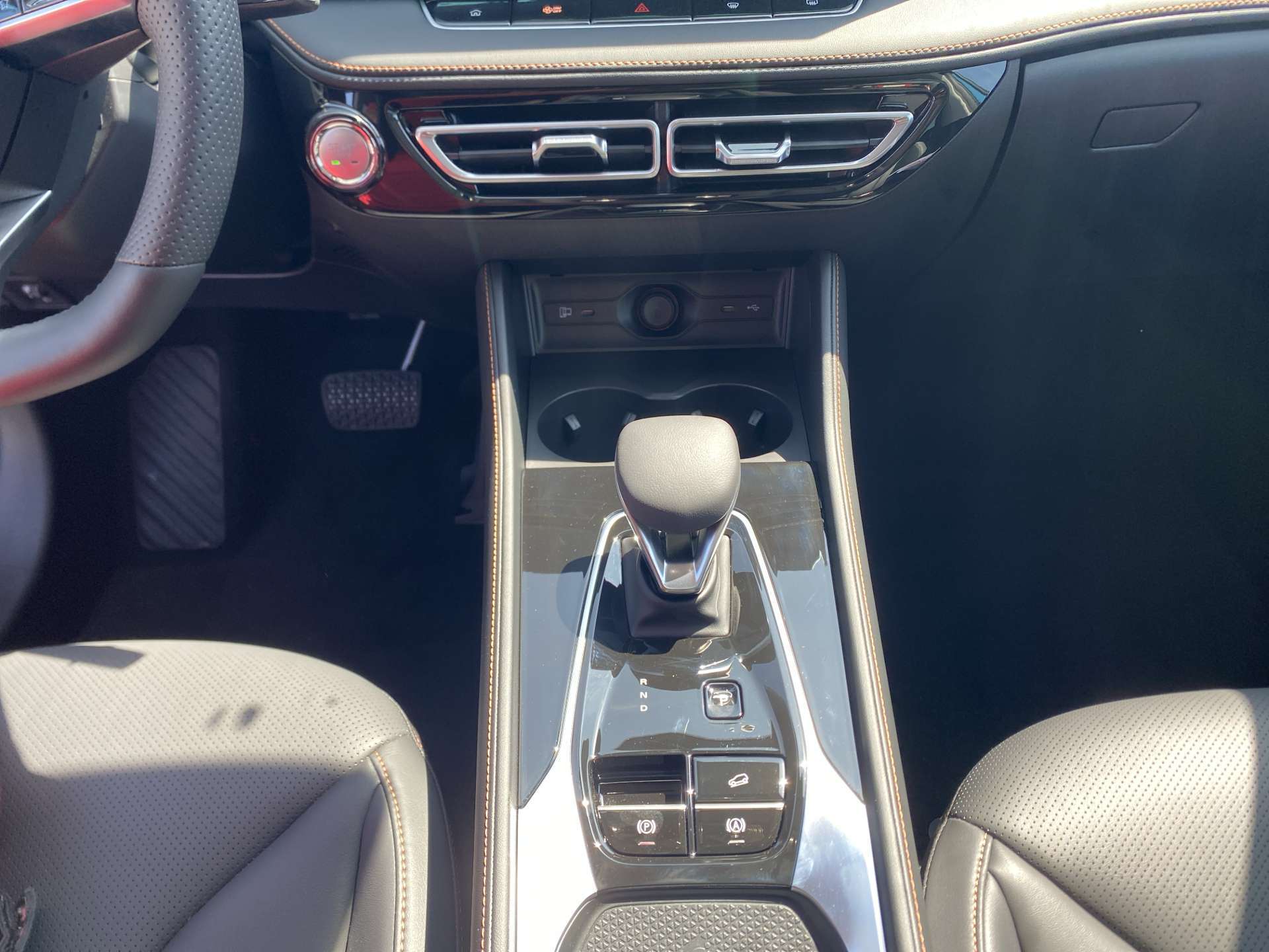 MG HS 1.5 T HEV+ Luxury 224PS Automat-image-10