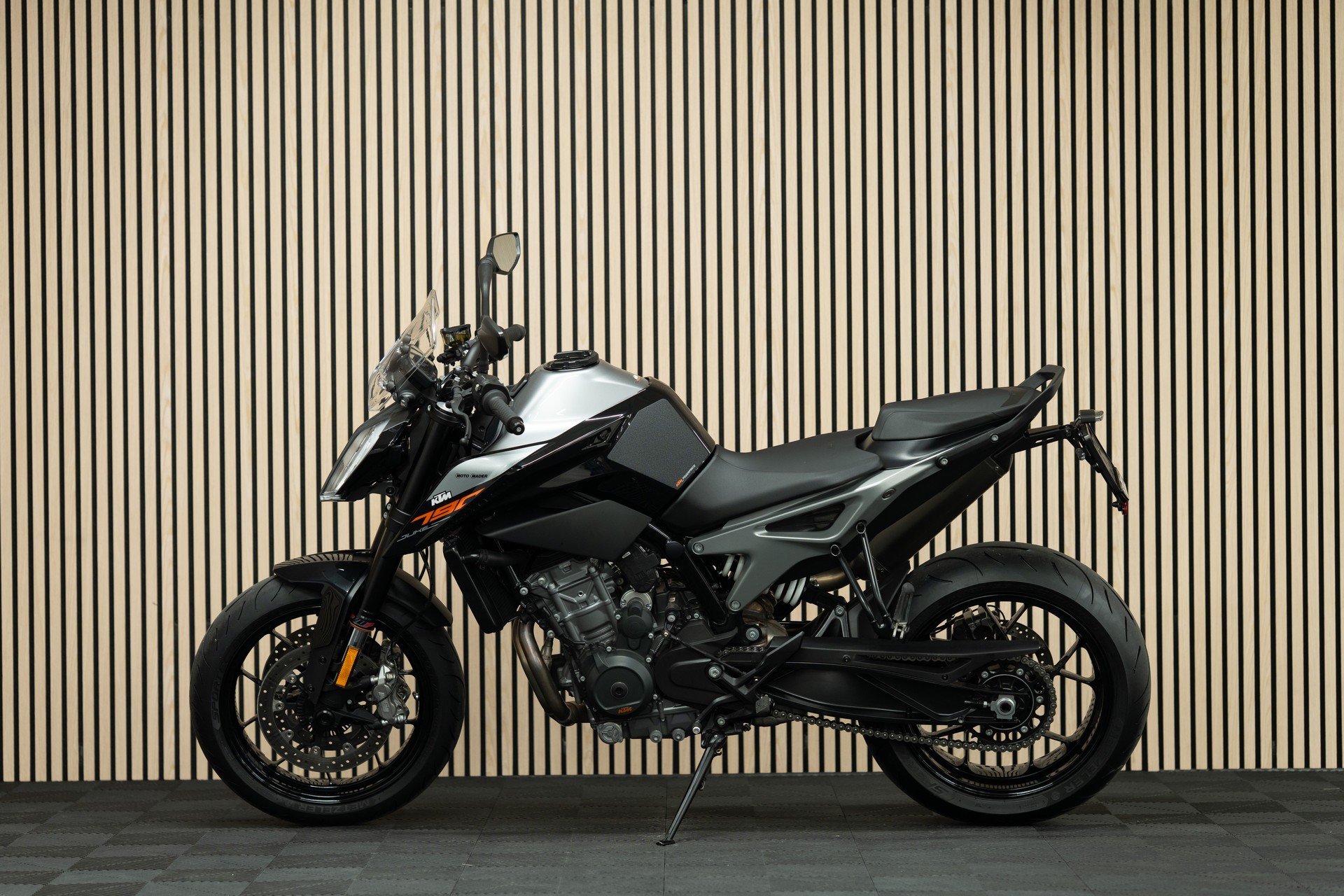 KTM 790 Duke-showroom-element-1