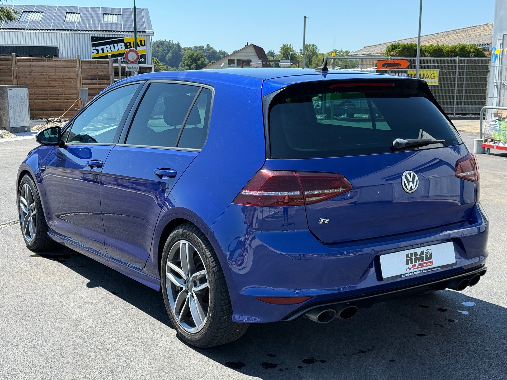 VW Golf 2.0 TSI R 4Motion-image-3