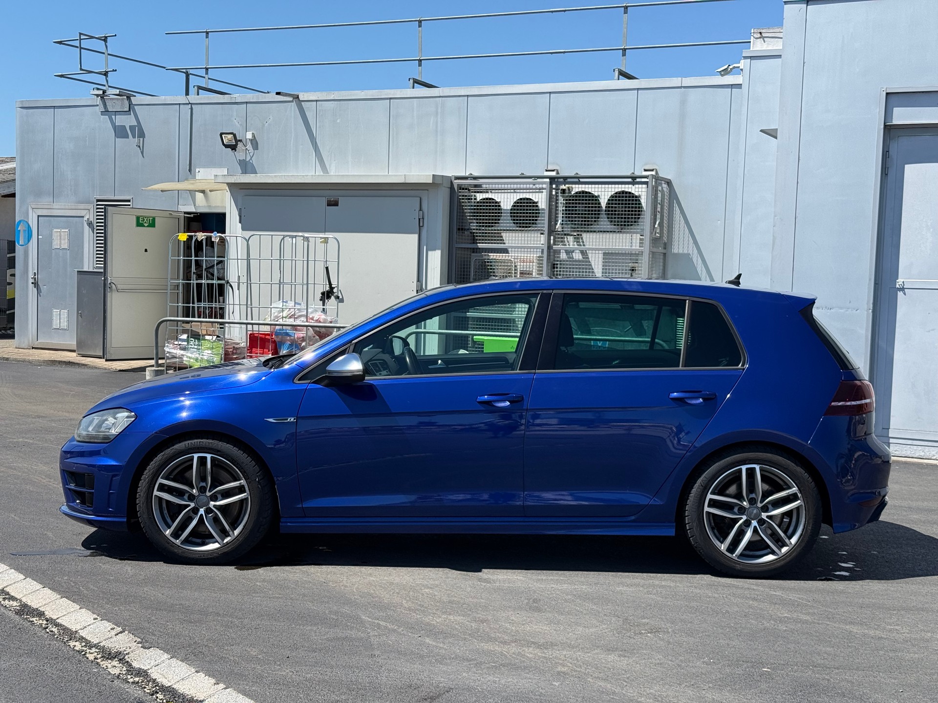 VW Golf 2.0 TSI R 4Motion-image-2