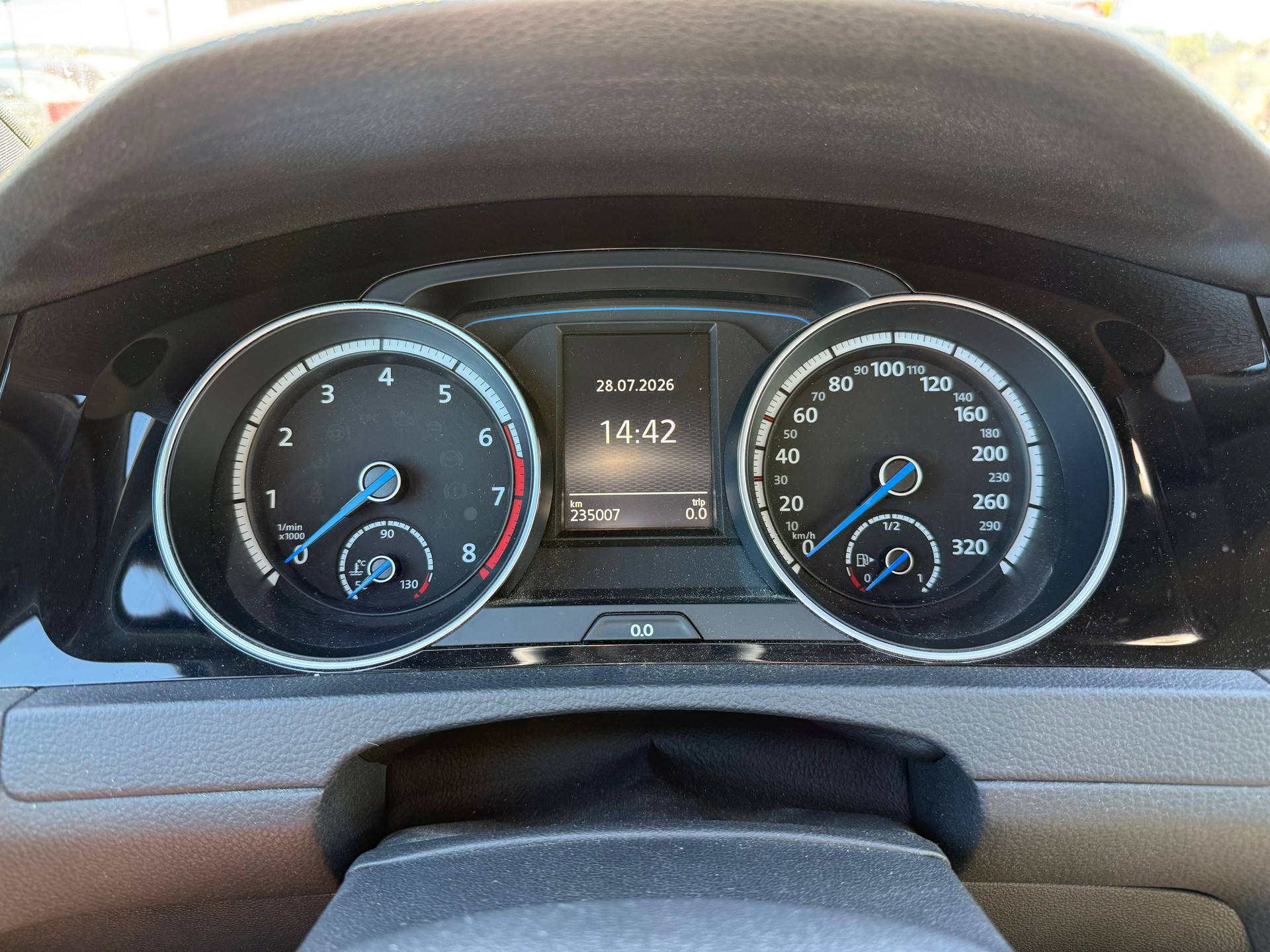 VW Golf 2.0 TSI R 4Motion-image-14
