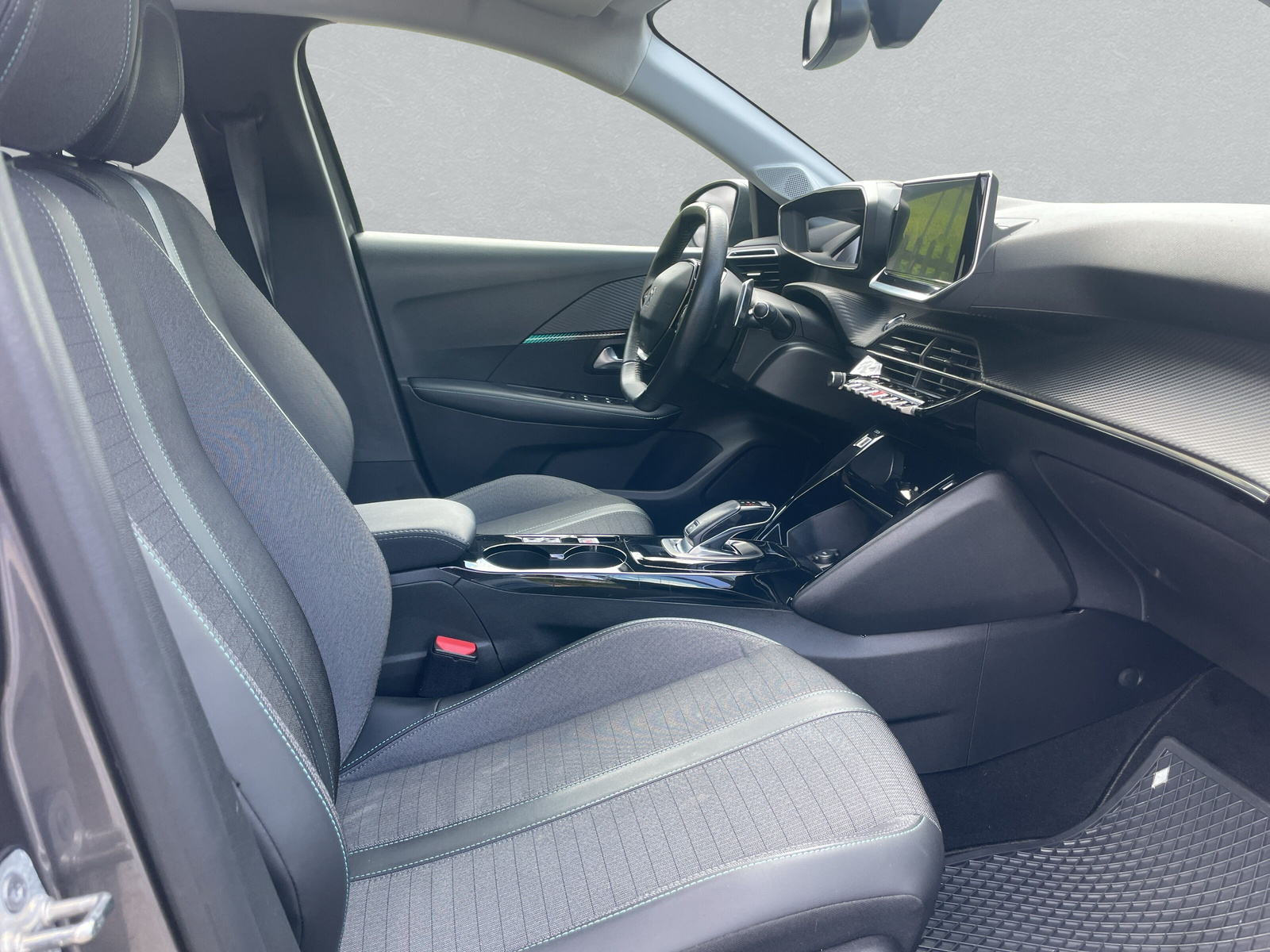 PEUGEOT 208 1.2 PureTech 100 Allure Pa-image-8
