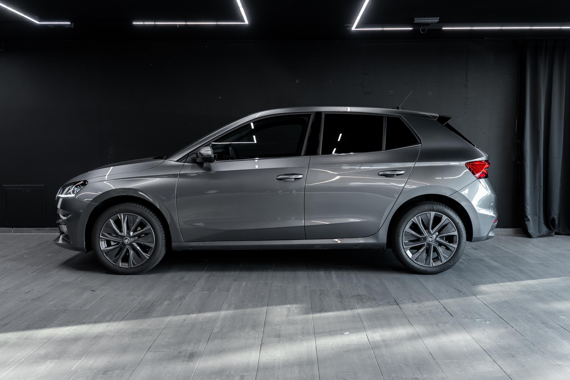 SKODA Fabia 1.0 TSI Dynamic DSG / Werksgarantie / Gratis Service uvm..-image-3