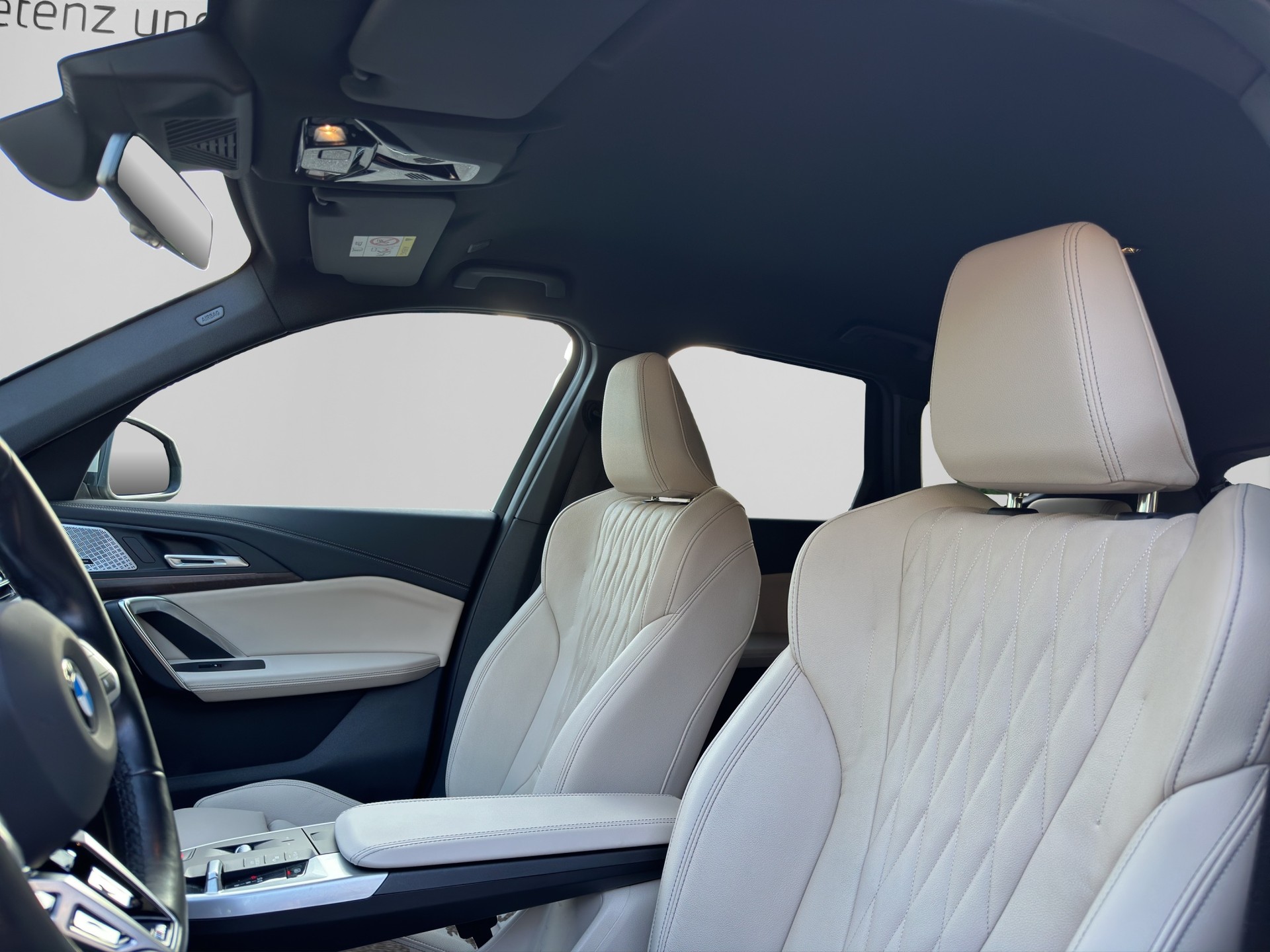 BMW X1 20d xDrive X Line-image-11