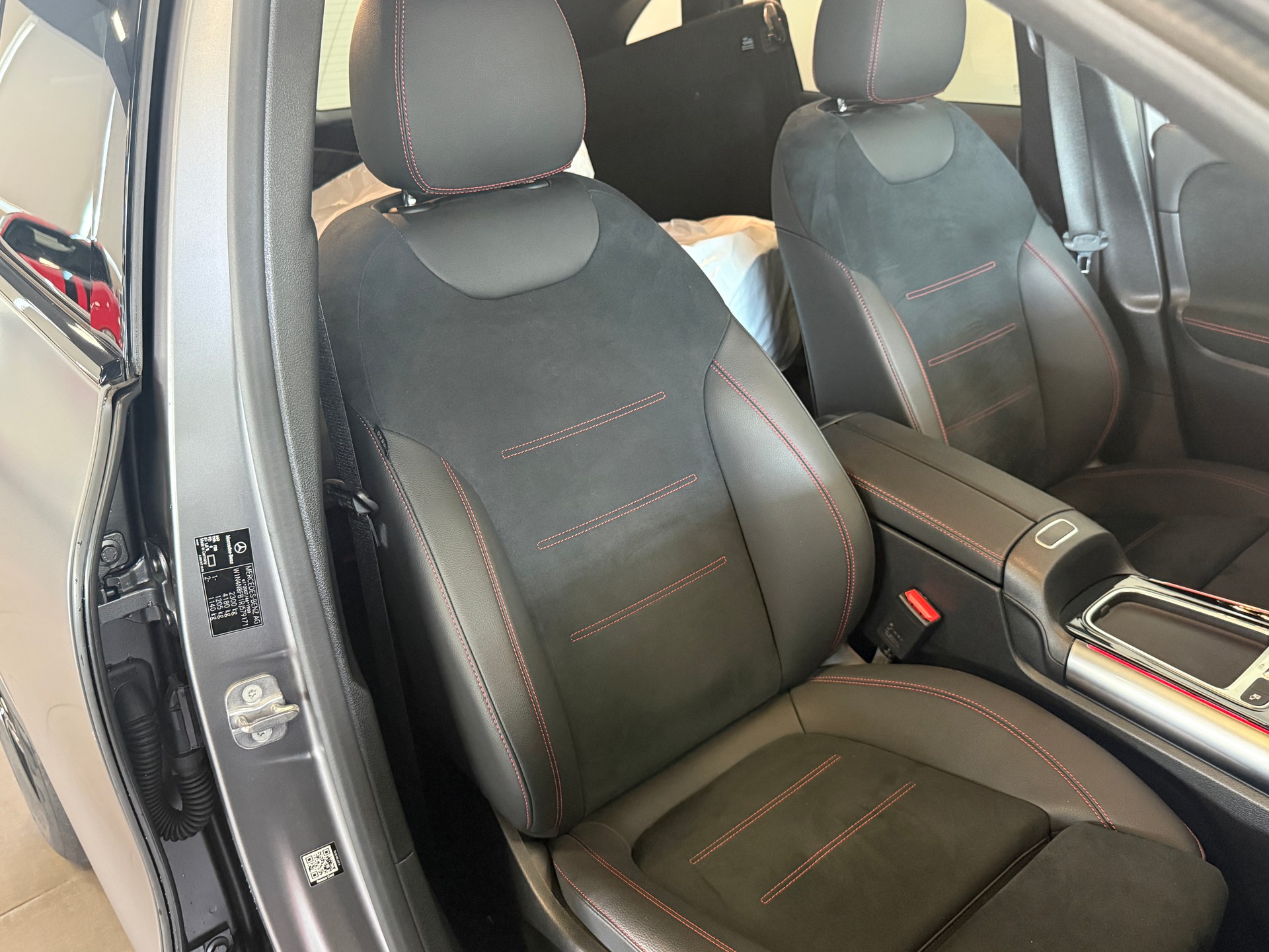 MERCEDES-BENZ GLA 250 e 8G-DCT-image-9