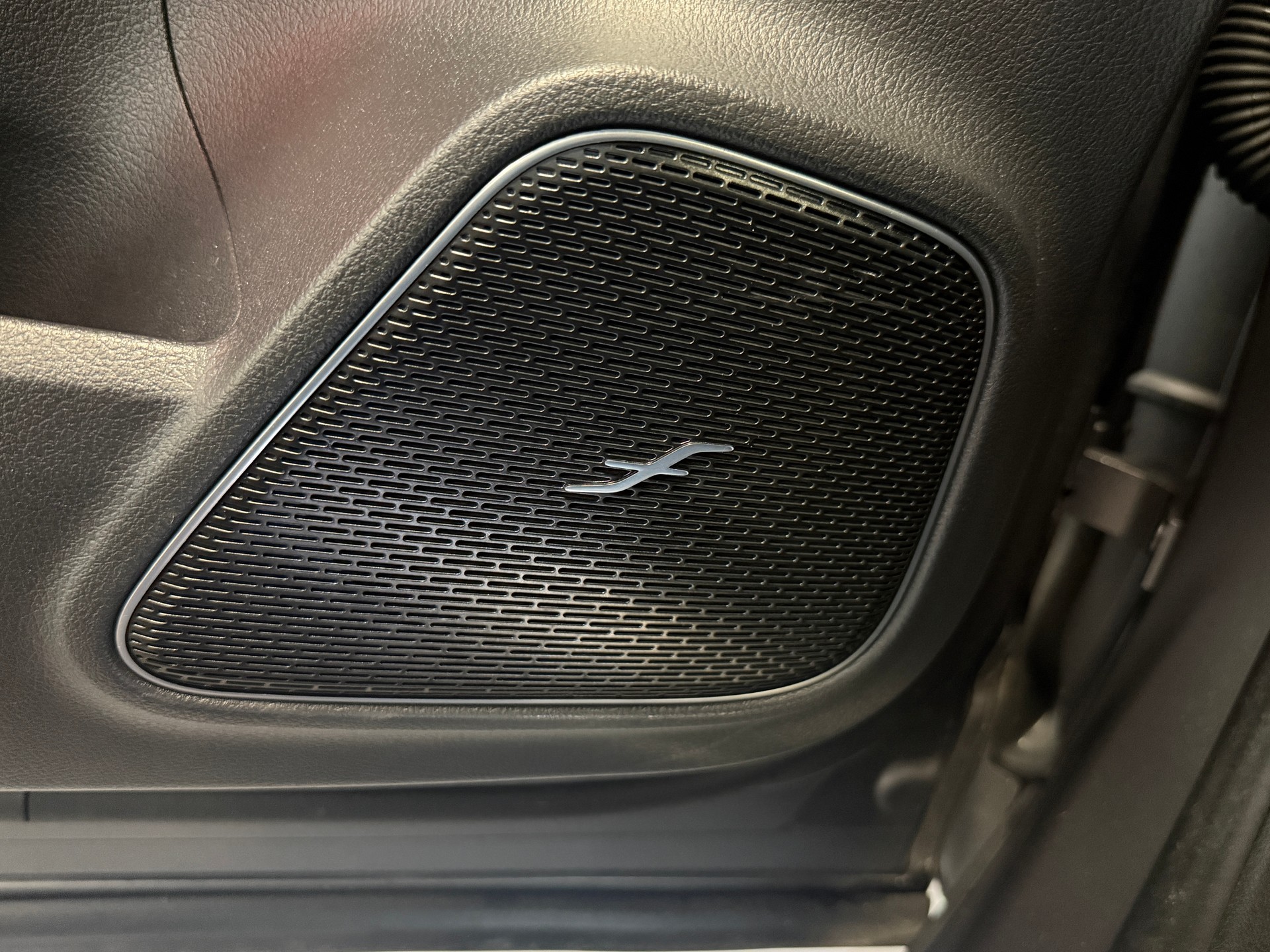 MERCEDES-BENZ GLA 250 e 8G-DCT-image-15