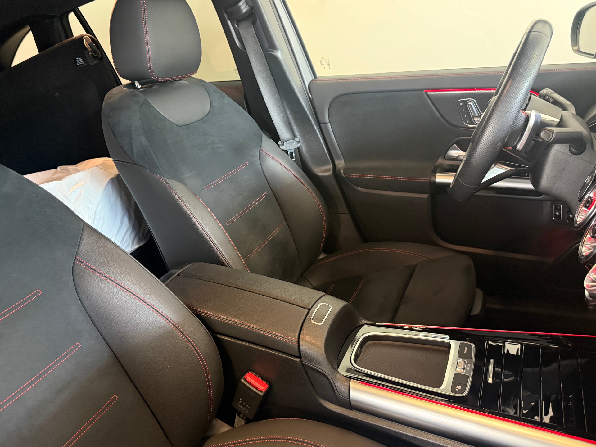 MERCEDES-BENZ GLA 250 e 8G-DCT-image-12