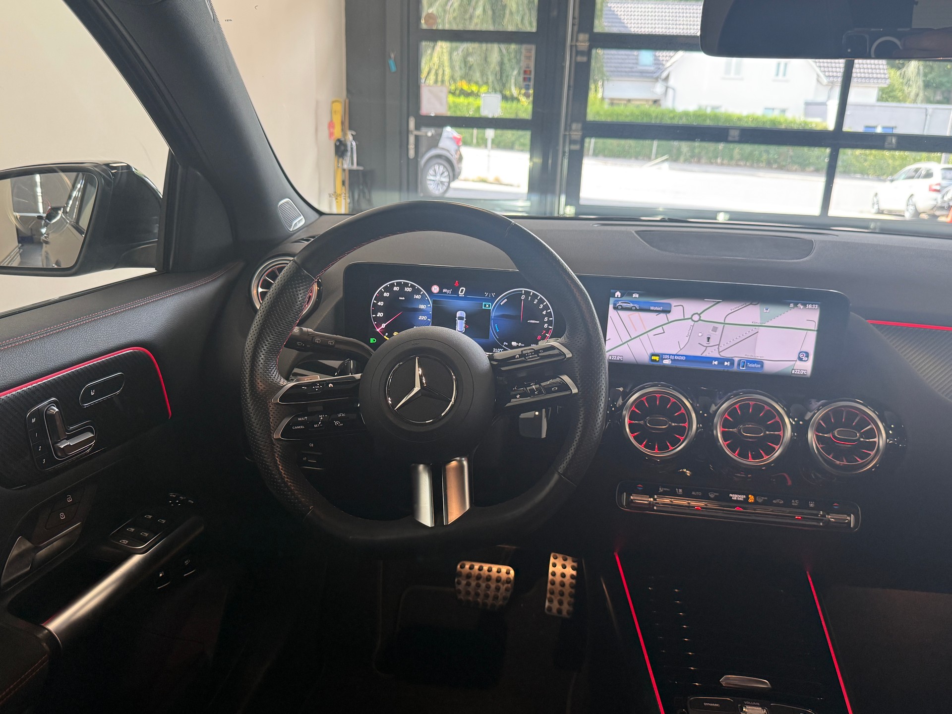 MERCEDES-BENZ GLA 250 e 8G-DCT-image-8