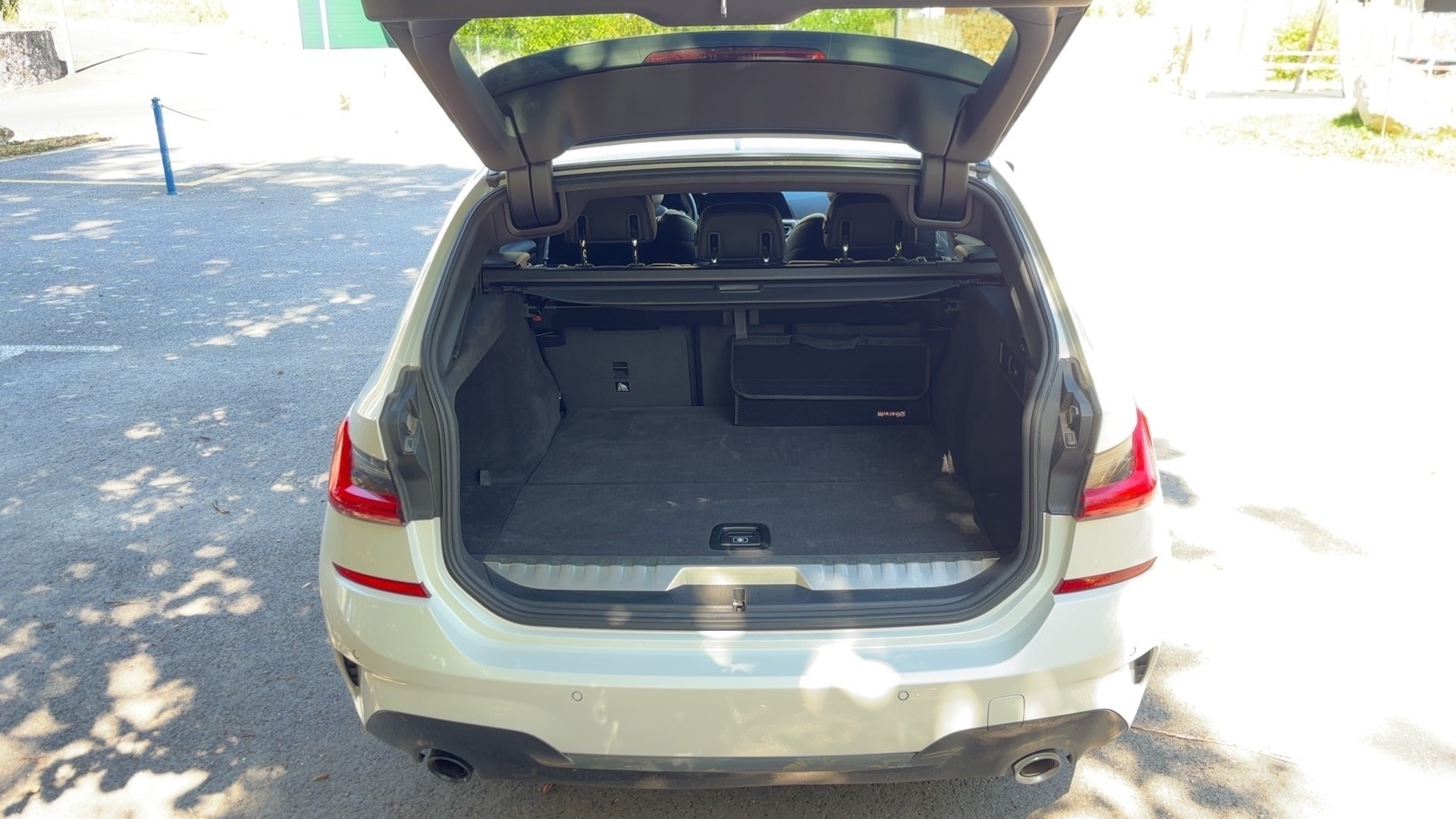 BMW 330e Touring xDrive Steptronic M Sport-image-2