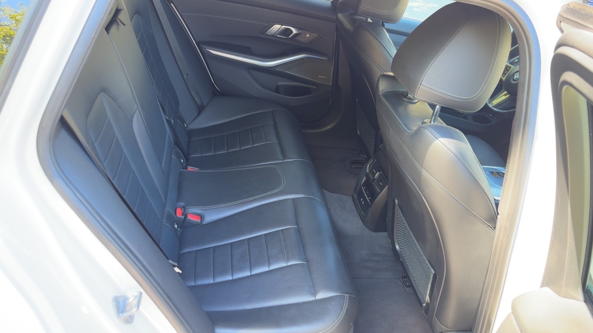 BMW 330e Touring xDrive Steptronic M Sport-image-5