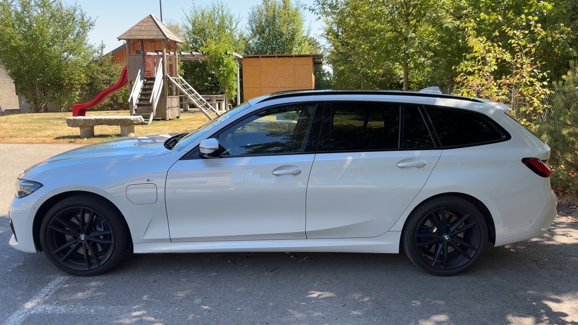 BMW 330e Touring xDrive Steptronic M Sport-image-3