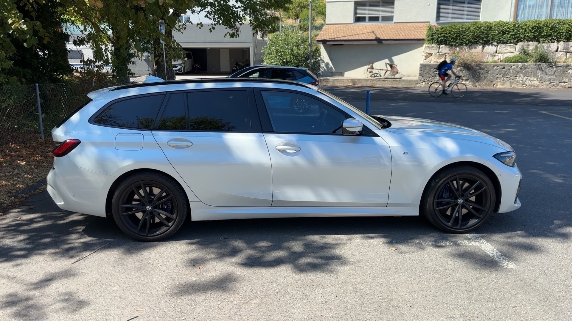 BMW 330e Touring xDrive Steptronic M Sport-image-4