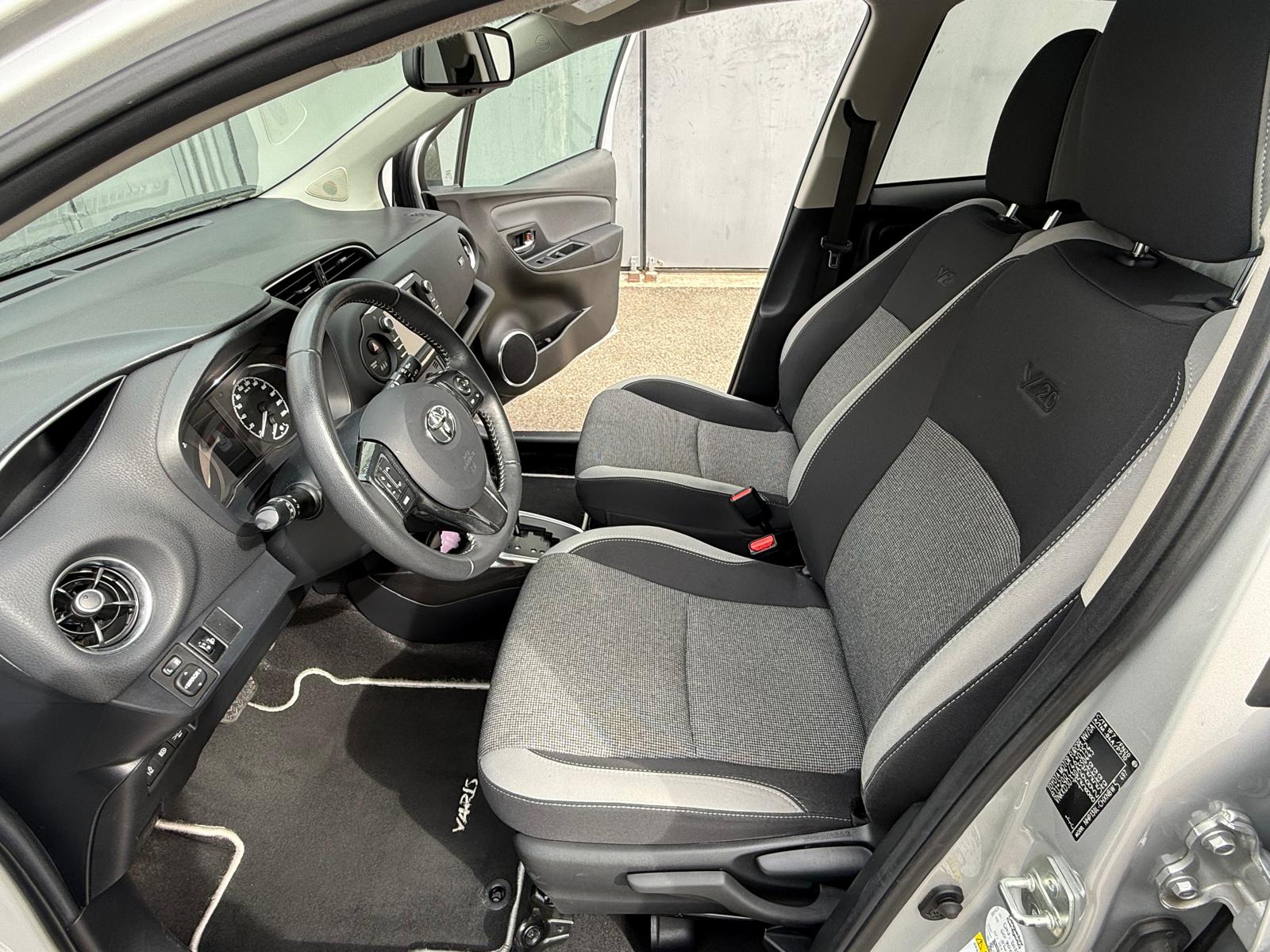 TOYOTA Yaris 1.5 VVT-i Hybrid Premium e-CVT-image-12