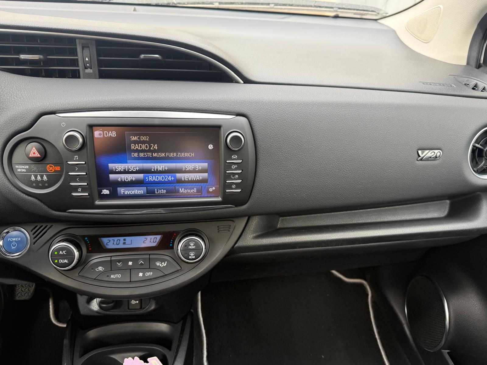 TOYOTA Yaris 1.5 VVT-i Hybrid Premium e-CVT-image-14